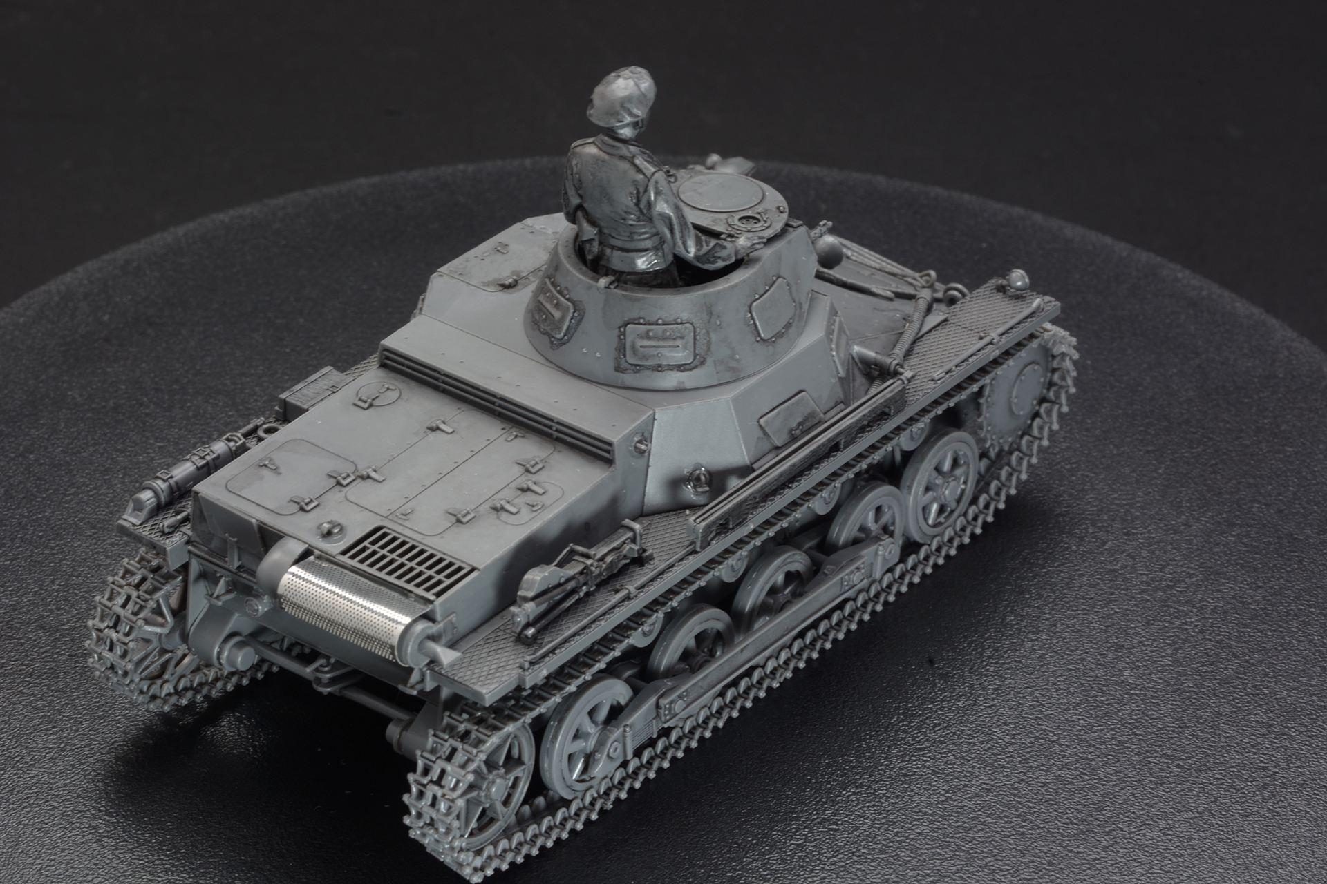 小さいながら戦車に求められる要素をぎゅっと凝縮しているのがわかる。スミ入れによりディテール表現もしっかり確認できる