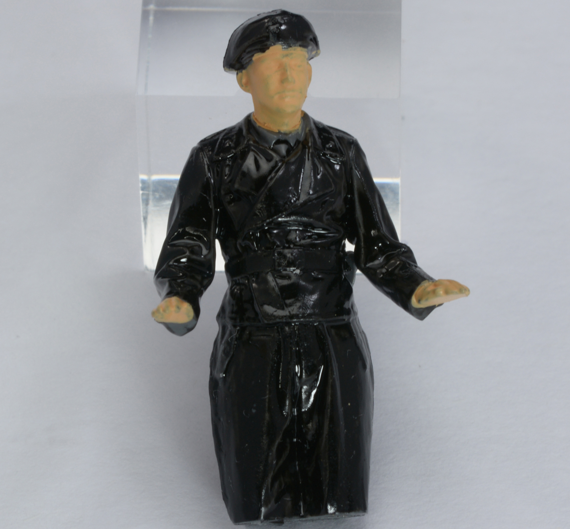 フィギュアは「ブラック」と「フラットフレッシュ」