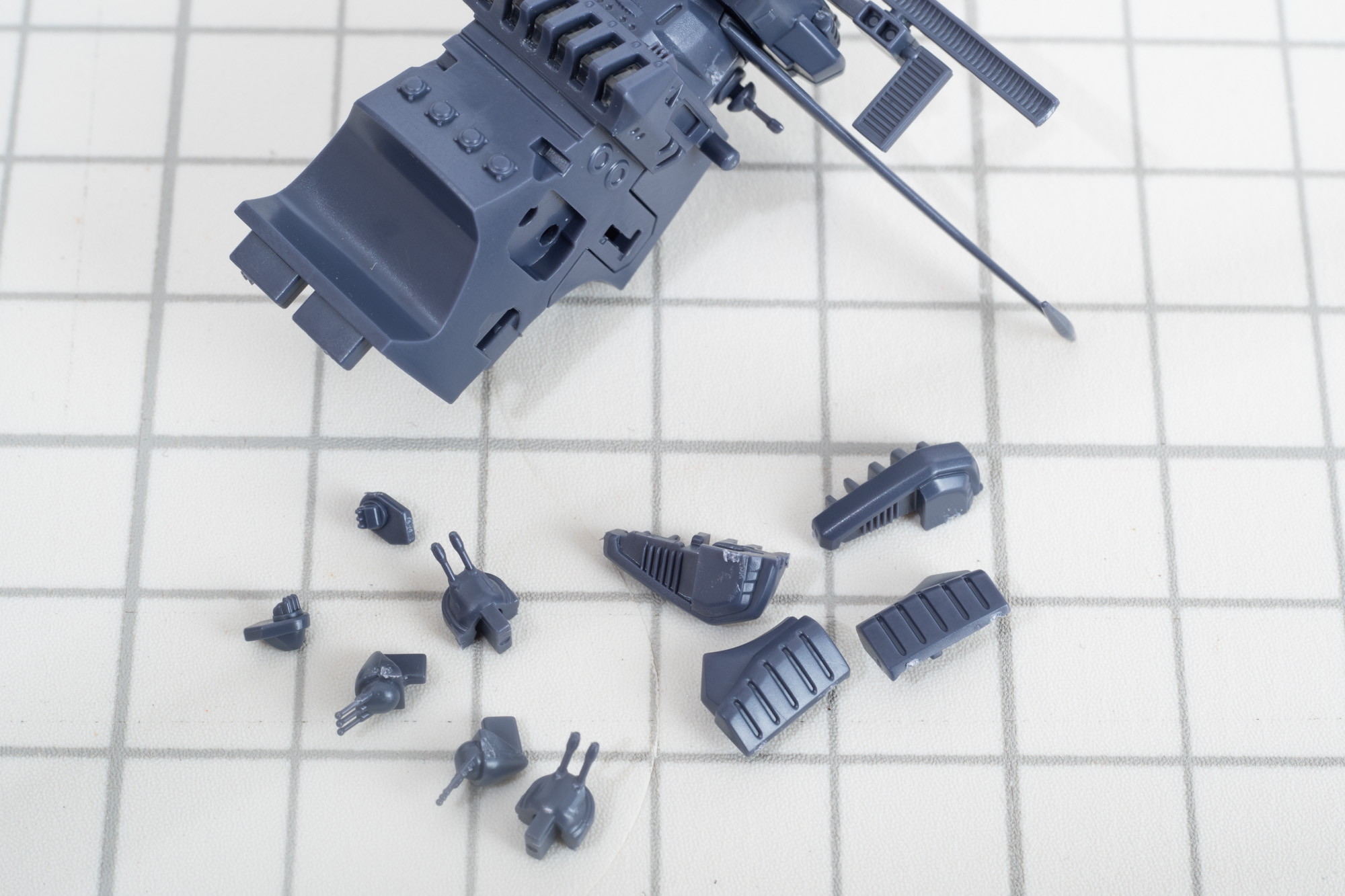 周りに取り付けるパーツ。