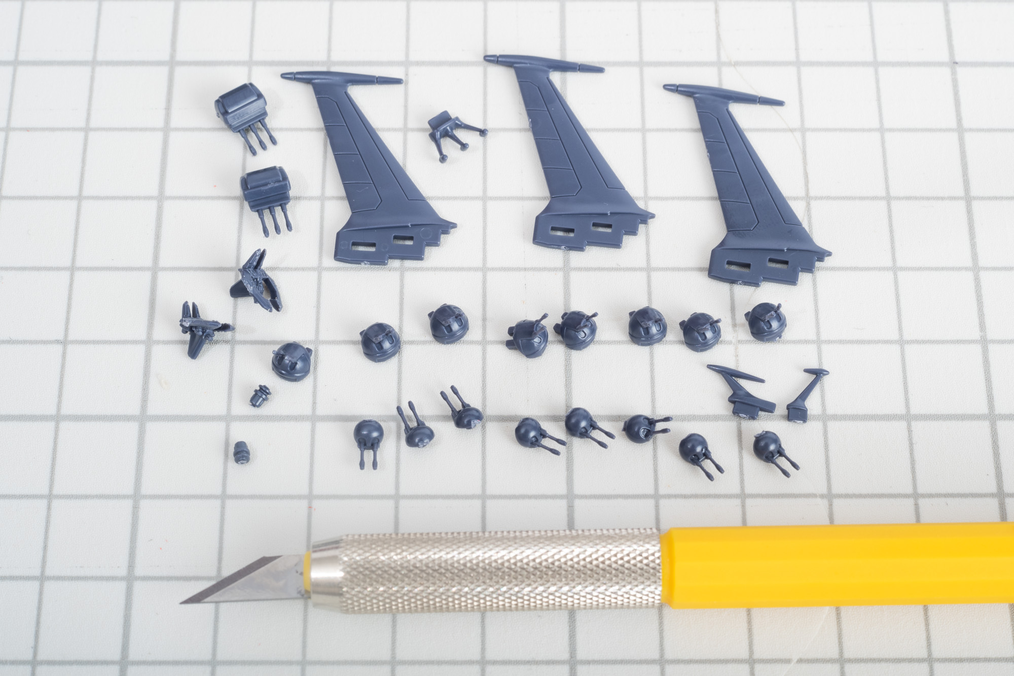 艦橋周辺の砲台パーツ。これらがすべて艦橋周辺に並ぶ。