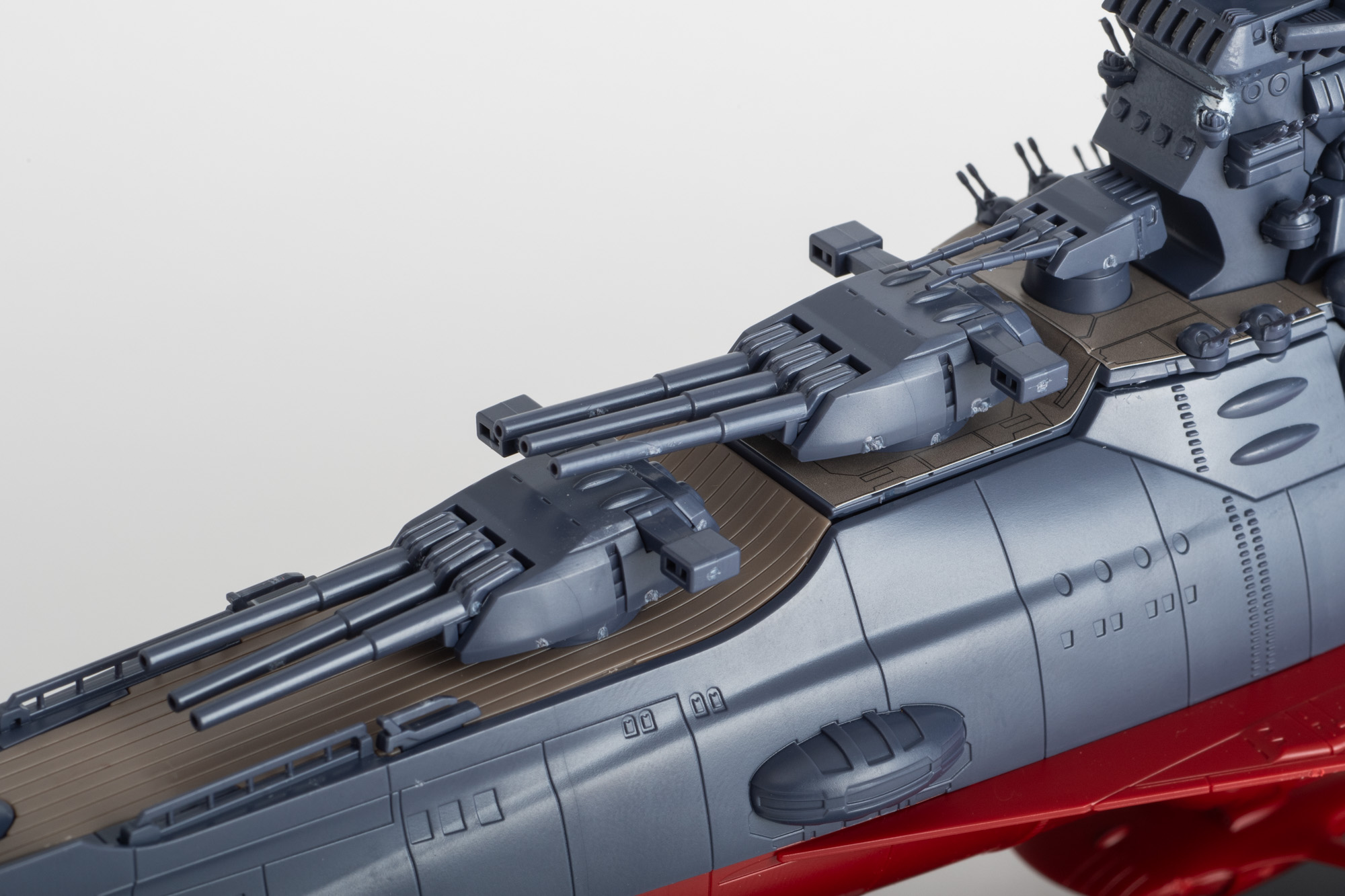 主砲部分も3基並ぶと迫力が出る。