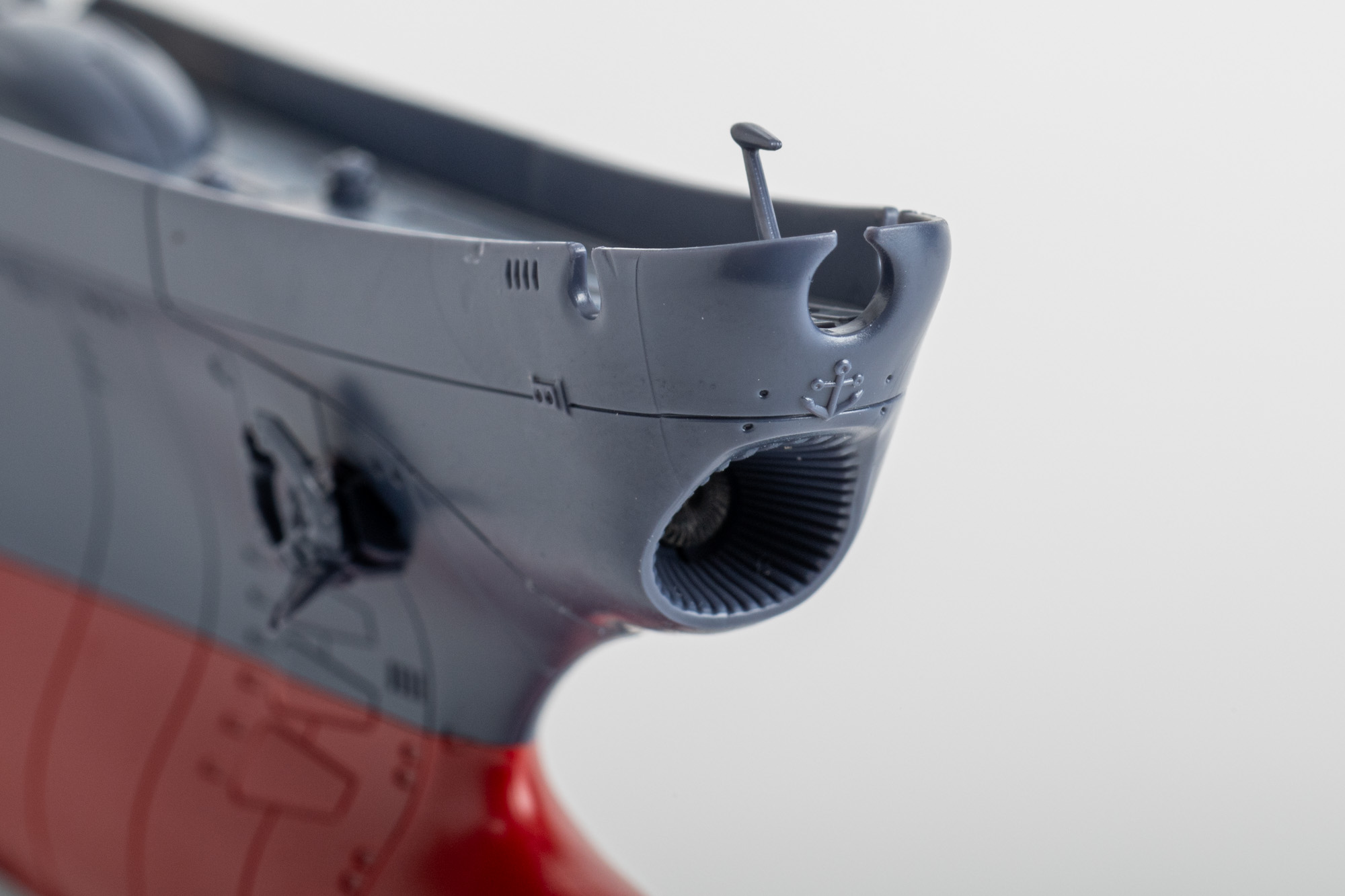 先端には錨の勲章と波動砲。