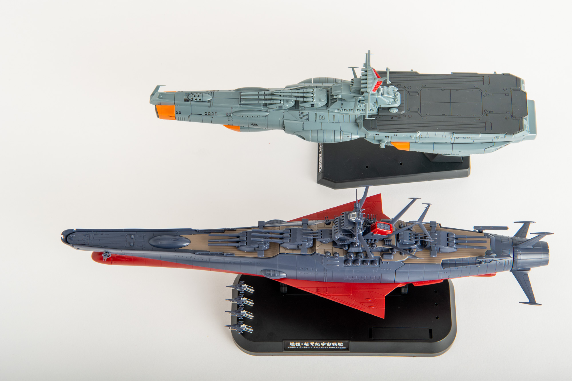 補給艦アスカと比べるとヤマトの大きさがわかる。