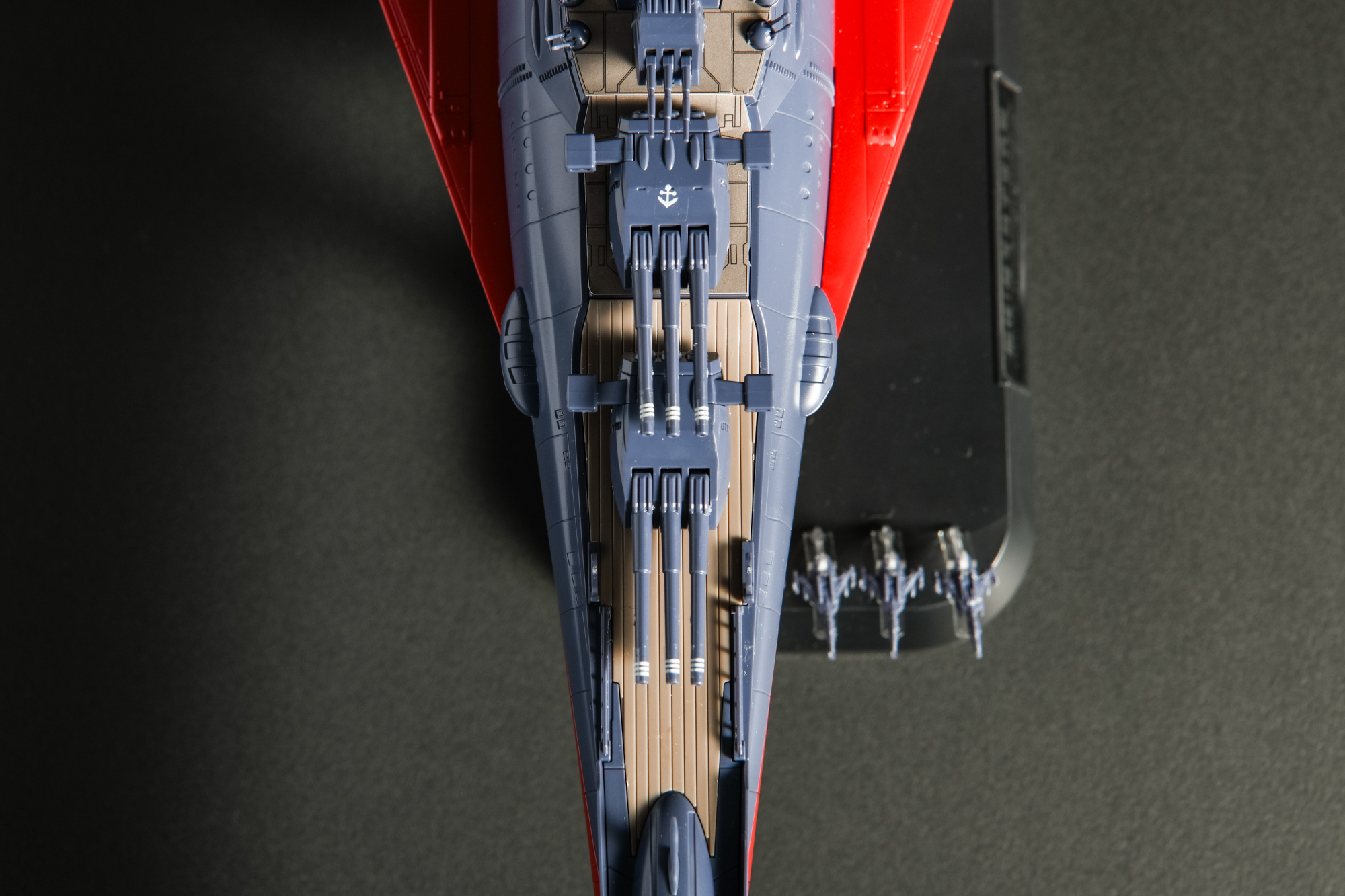 主砲の砲身先端には3本線の参戦章を施した。