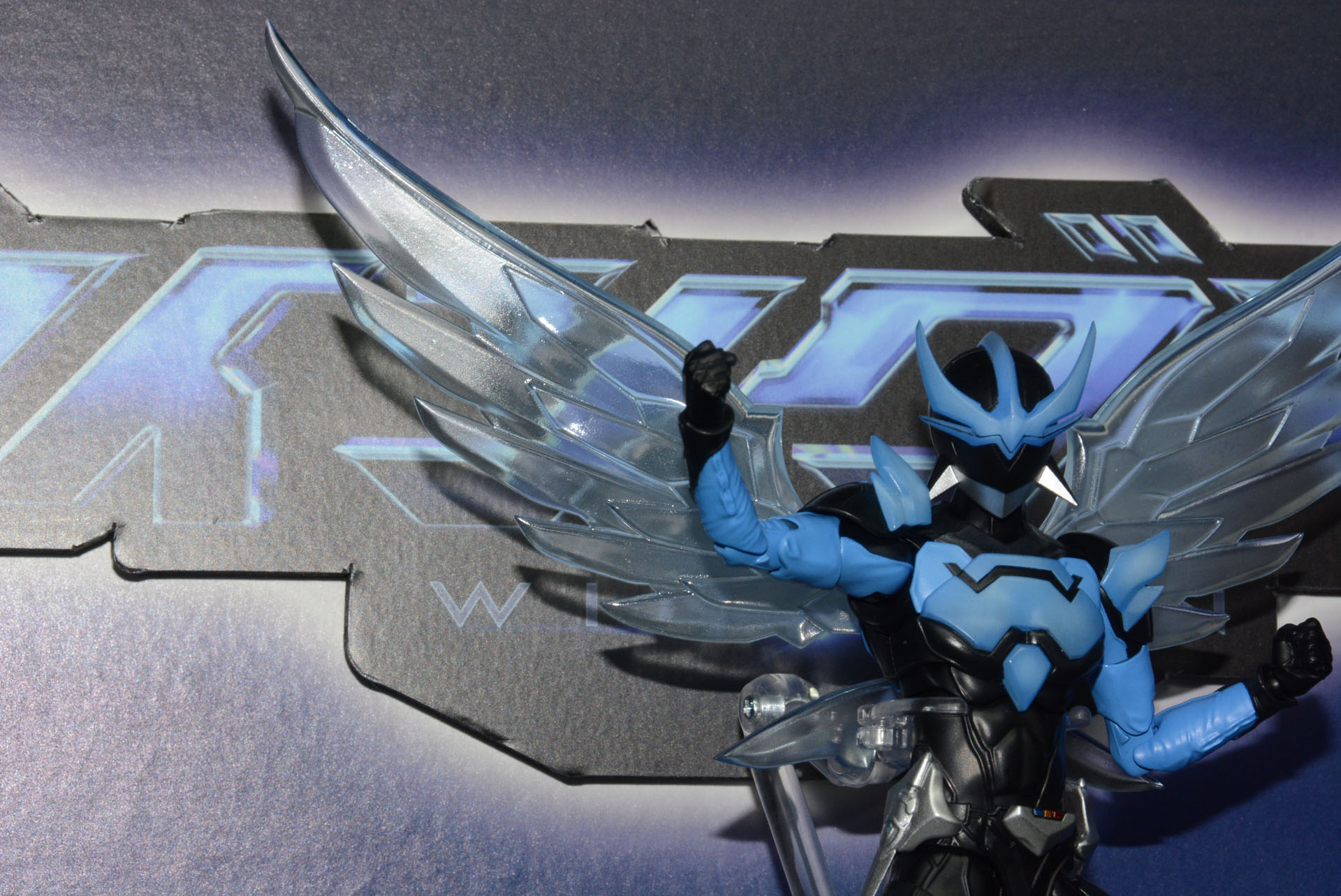 実写版ウイングマンならではの半透明の翼