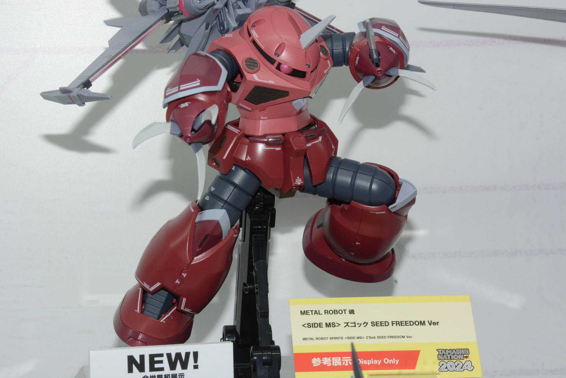 映画で話題を集めた「ズゴック SEEED FREEDOM Ver.」の「METAL ROBOT魂」版が参考出展。内部表現の描写などここからさらに作り込むという
