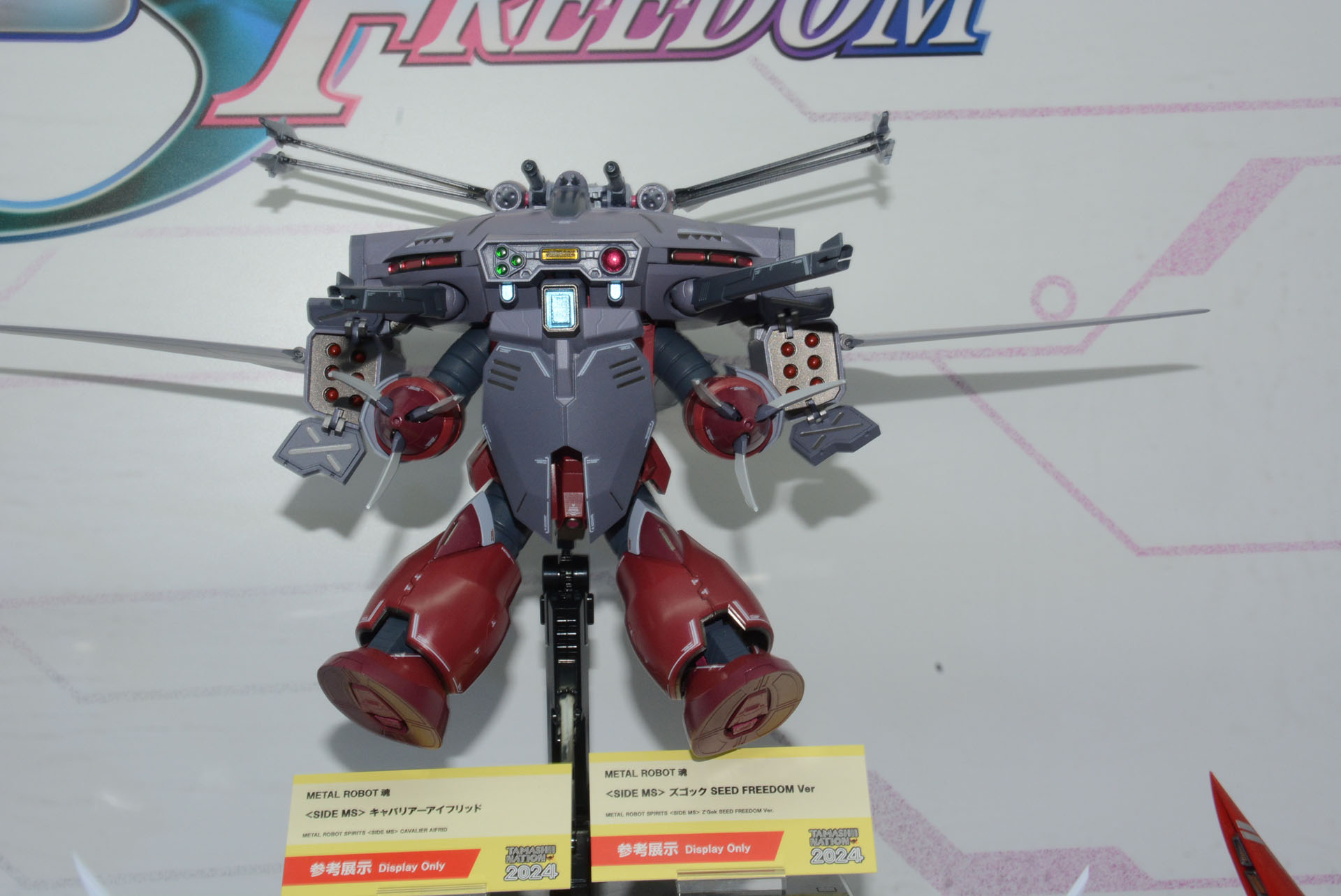 かなりリッチな仕様のキャバリアー。情報量が多く、力が入っているのがわかる