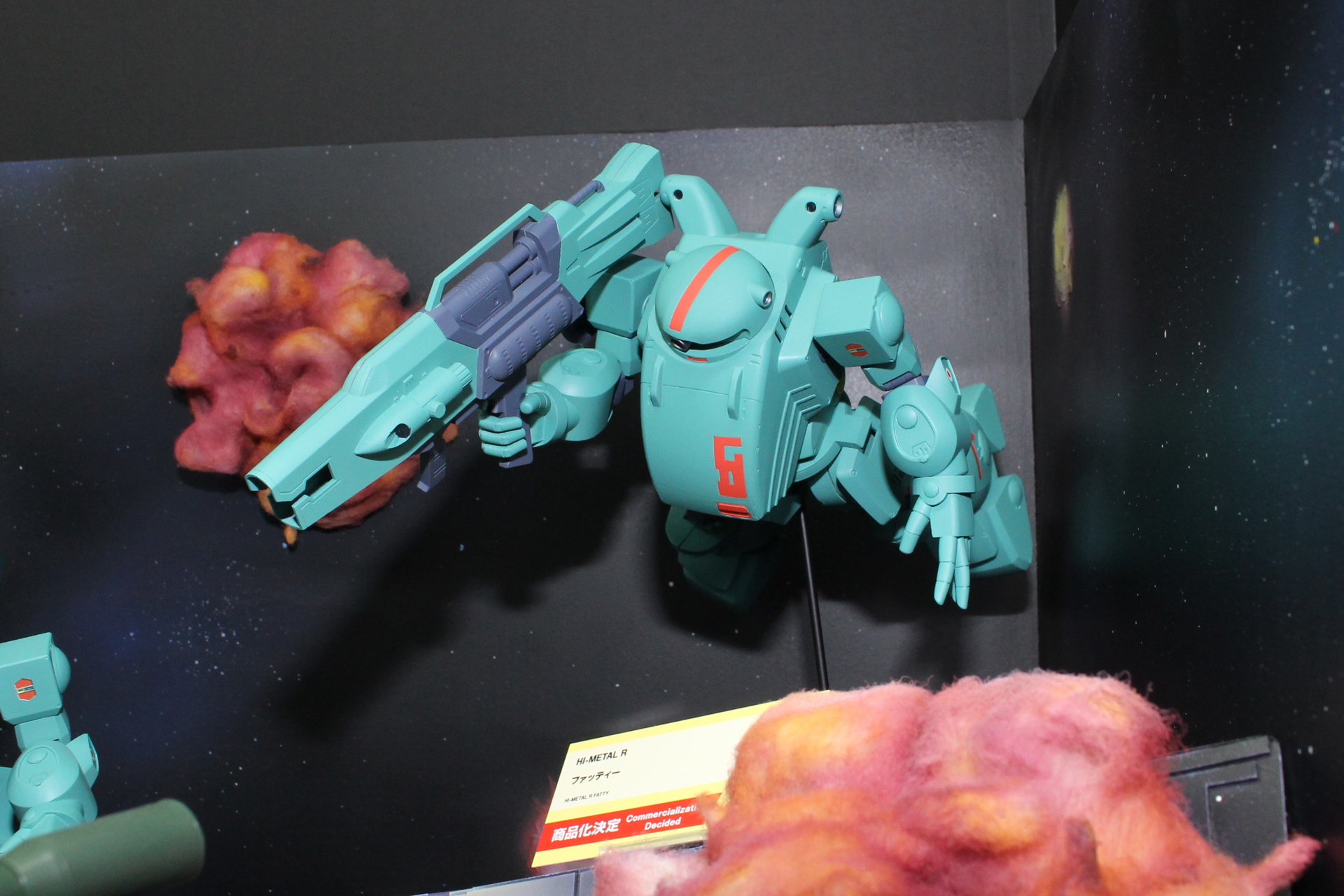 こちらは対艦装であるハードブレッドガンを持っている