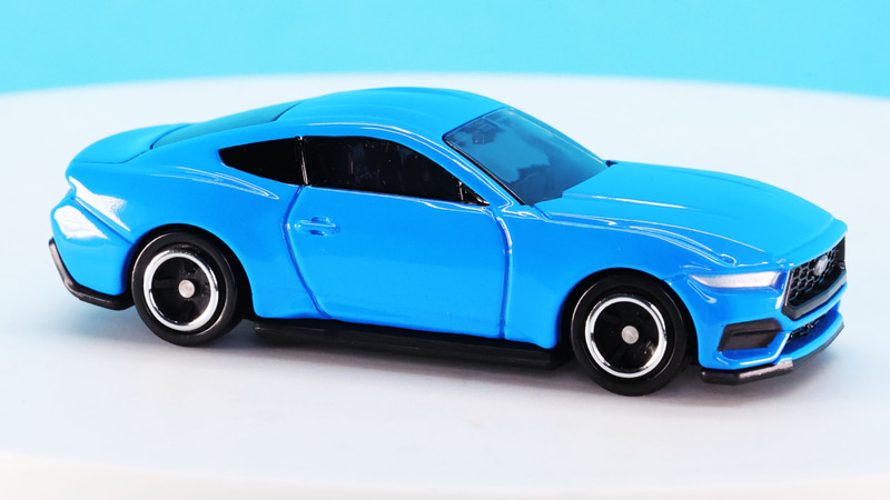 レッドになるとまた印象が変わる