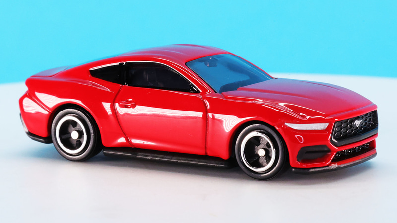 レッドになるとまた印象が変わる