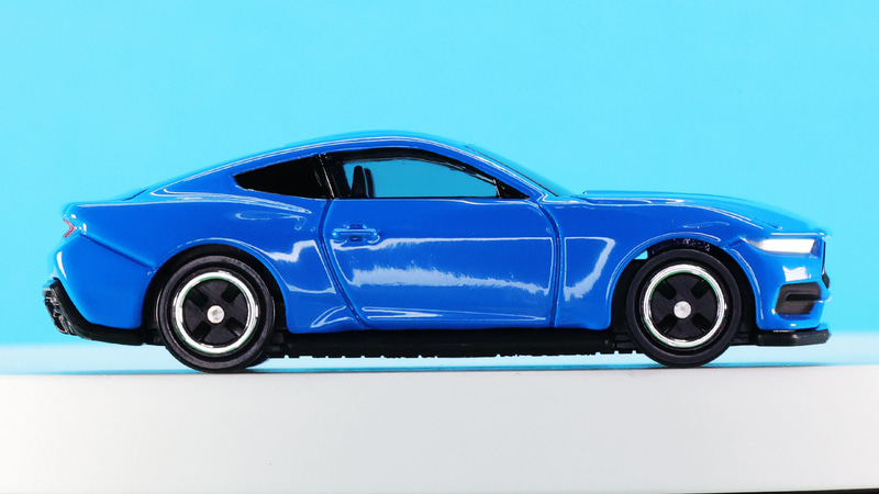 リアセクションはカクッと角ばって力強さを感じます