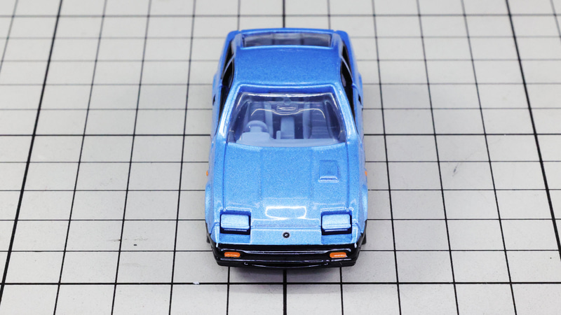 フロント：精悍なフロントフェイス