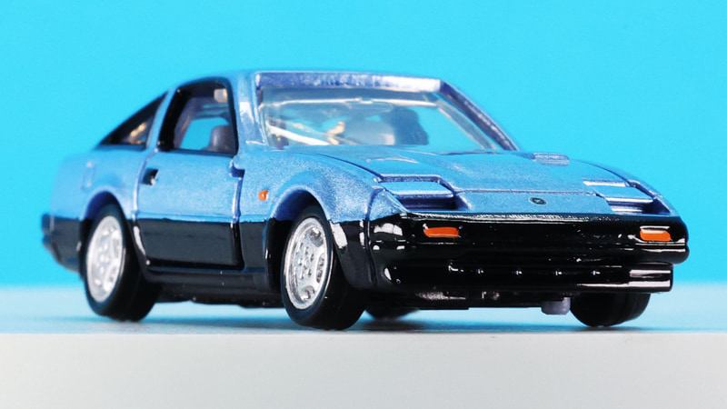 フロントバンパーには“Z”のロゴをプリントで再現！