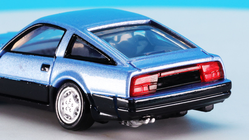 リアセクションの大きい面積のガラスをイメージをそのとおりに再現しています