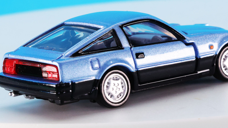 リアセクションの大きい面積のガラスをイメージをそのとおりに再現しています