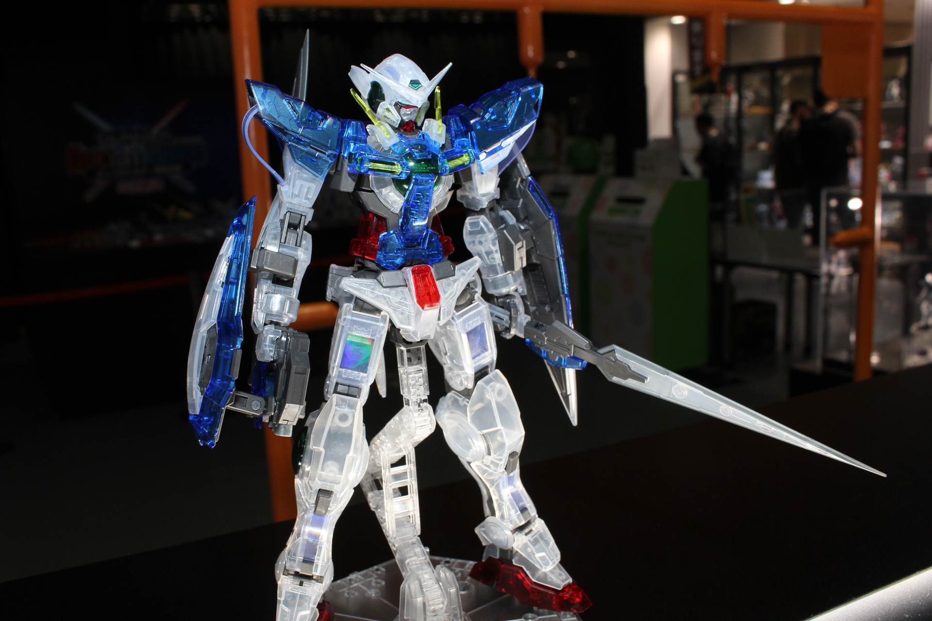 MGガンダムエクシアを、ガンダムベースオリジナルのクリアカラーで成形