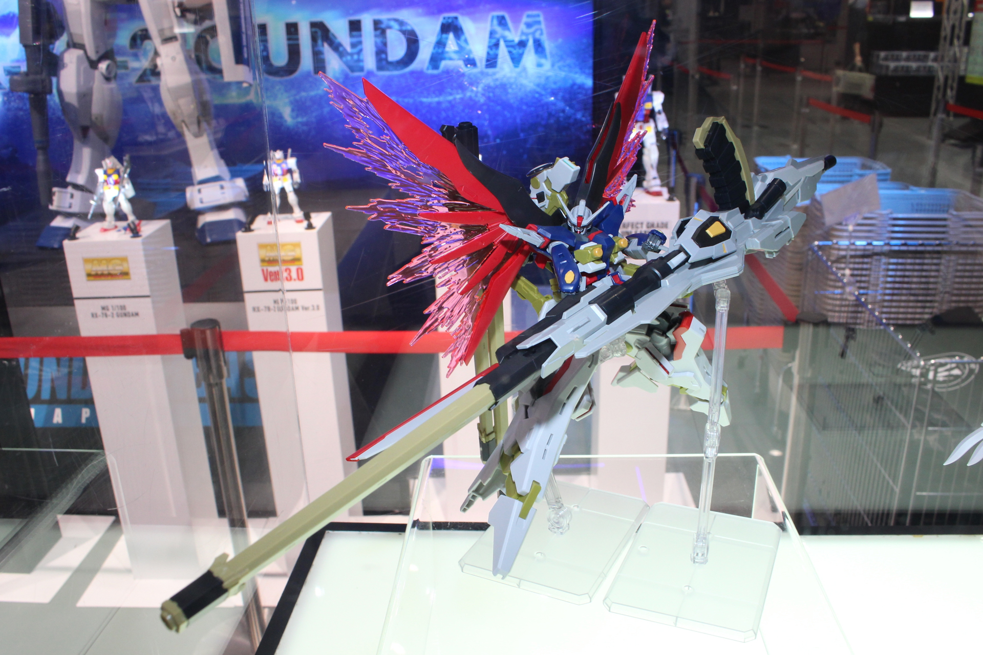 「HG 1/144 デスティニーガンダムSpecII＆ゼウスシルエット」。11月23日発売。価格は7,920円