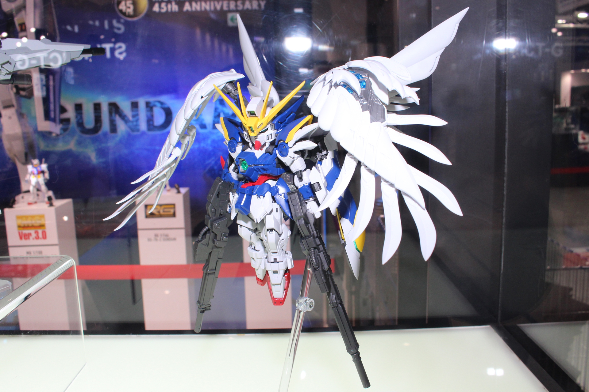 「MGSD ウイングガンダムゼロ EW」。11月30日発売。価格は4,950円