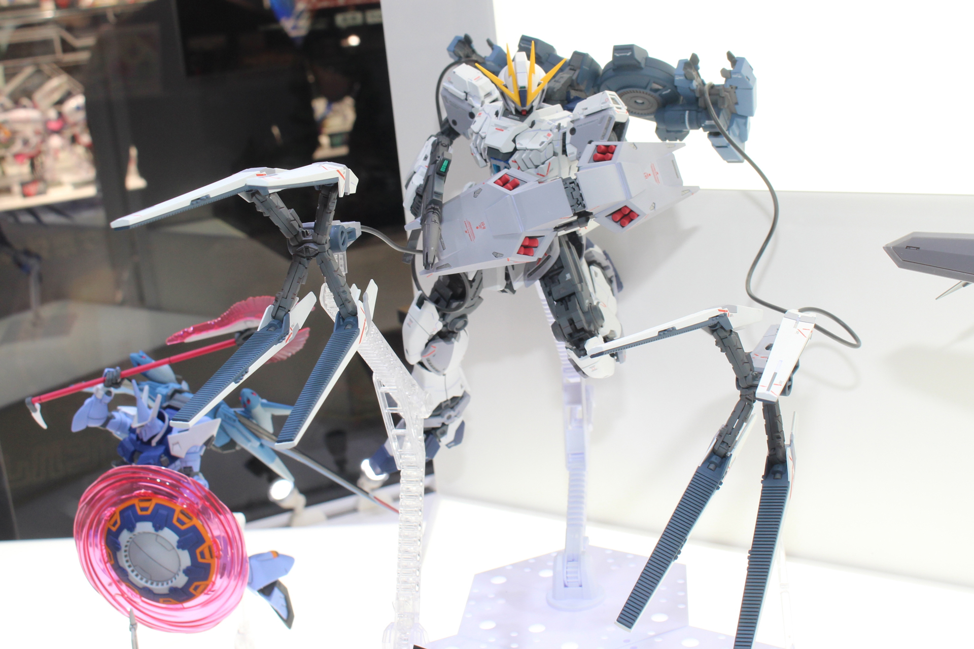 「MG 1/100 ナラティブガンダム B装備 Ver.Ka」。11月15日発送（1次予約分）。価格は10,450円。プレミアムバンダイ販売商品