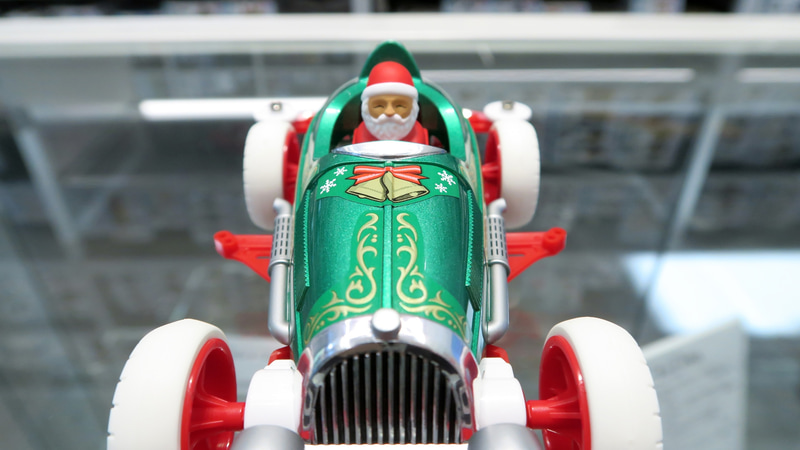 鈴や雪の結晶をイメージしたメタリック調のステッカー