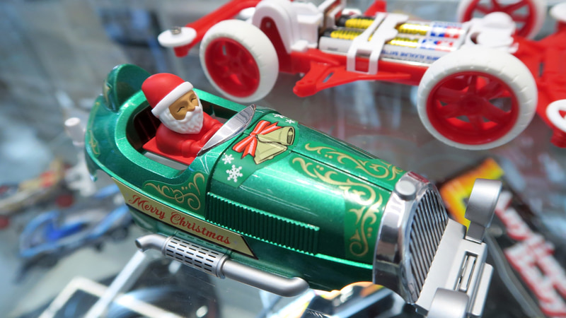 サンタクロース人形は塗装・組み立て済み