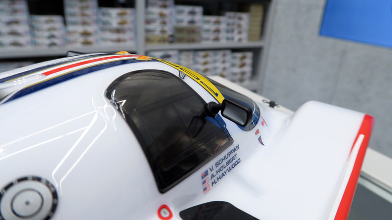 サイドミラーも別パーツで再現されている