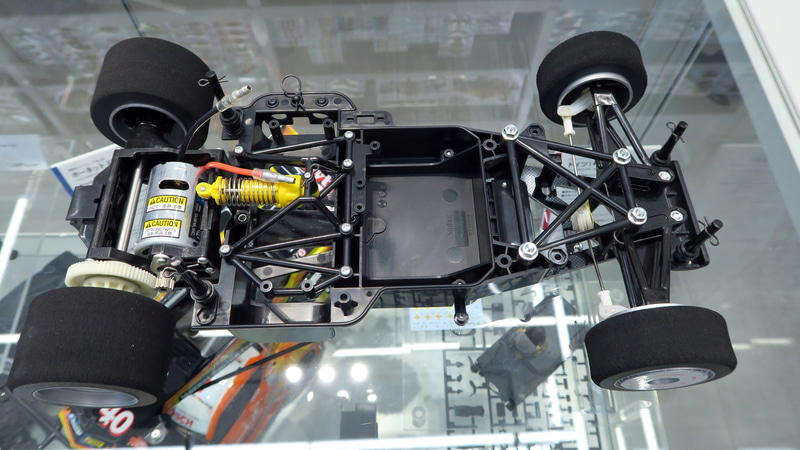 シャーシ※写真はRC装置未搭載の状態