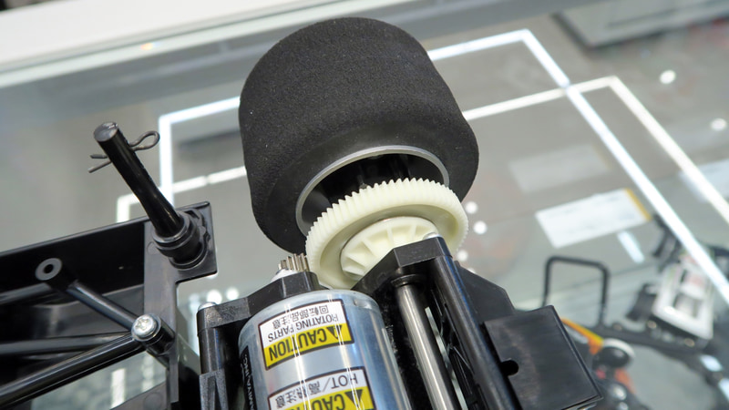 ボールデフを組み込んだスパーギヤにモーターパワーを直接伝えるダイレクトドライブ2WD