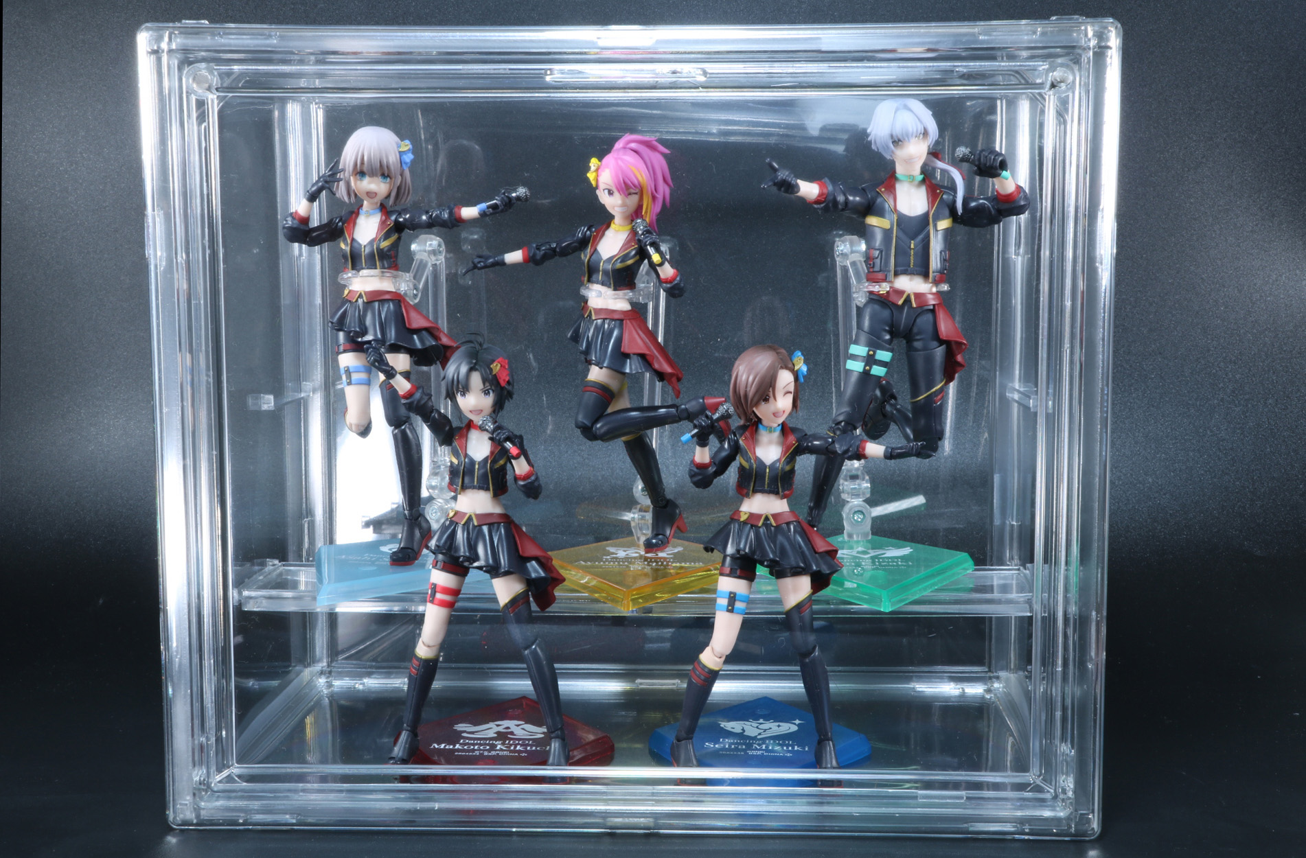 「S.H.Figuarts 菊地 真」、「S.H.Figuarts 水木 聖來」、「S.H.Figuarts 舞浜 歩」、「S.H.Figuarts 牙崎 漣」、「S.H.Figuarts 芹沢 あさひ」をディスプレイ