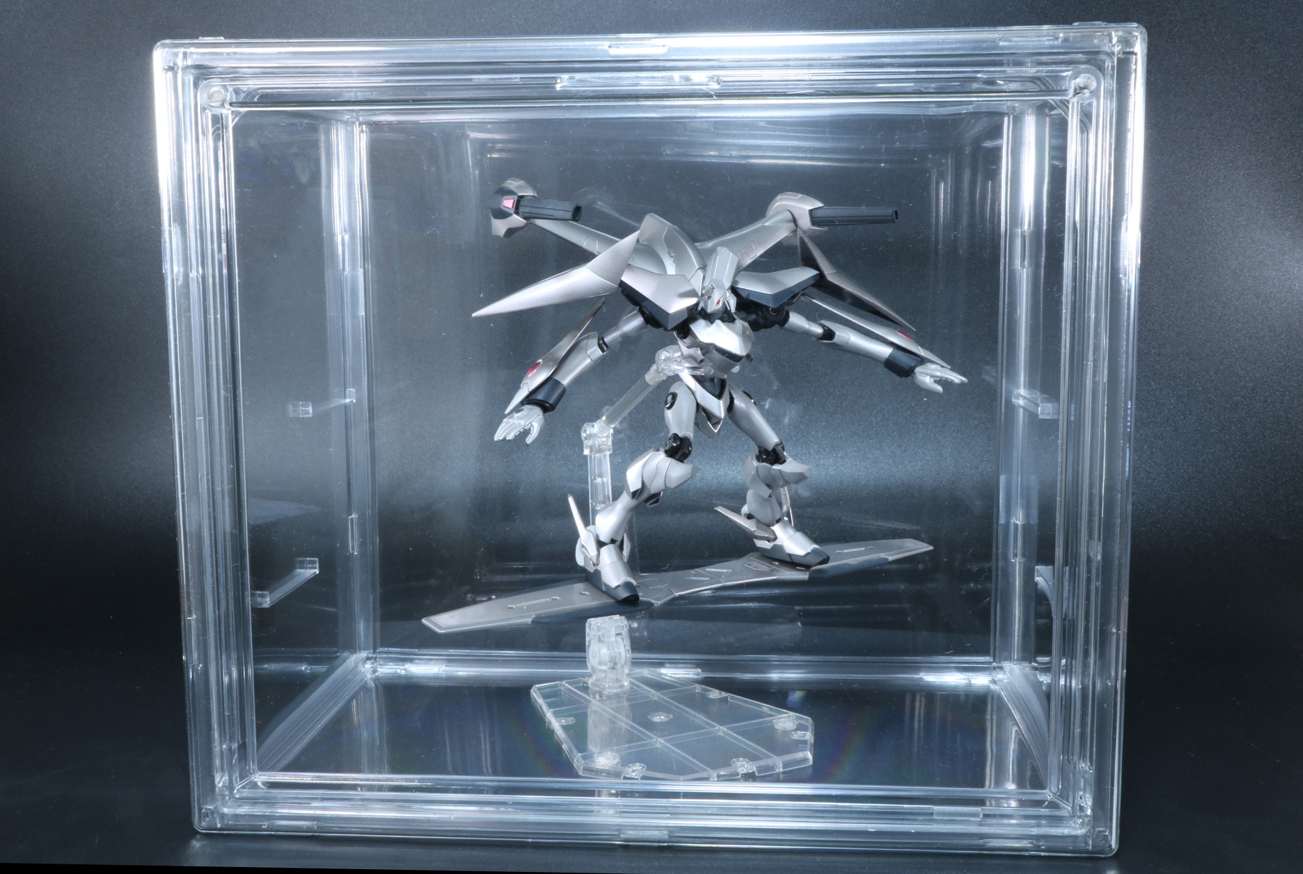 「ROBOT魂 <SIDE LFO> デビルフィッシュ」と「魂stage act mechanics」によるディスプレイ