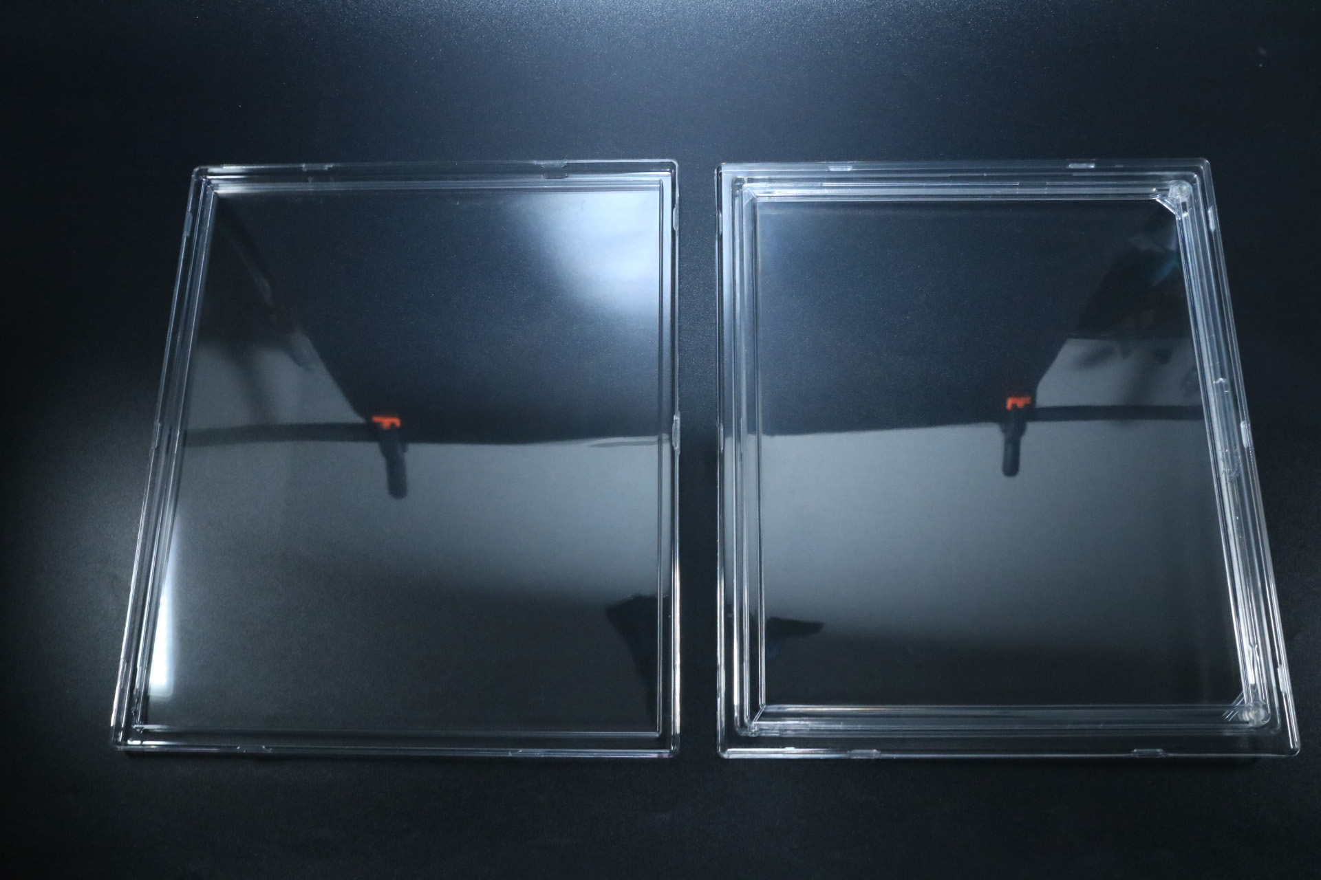 前面（右）、後面（左）