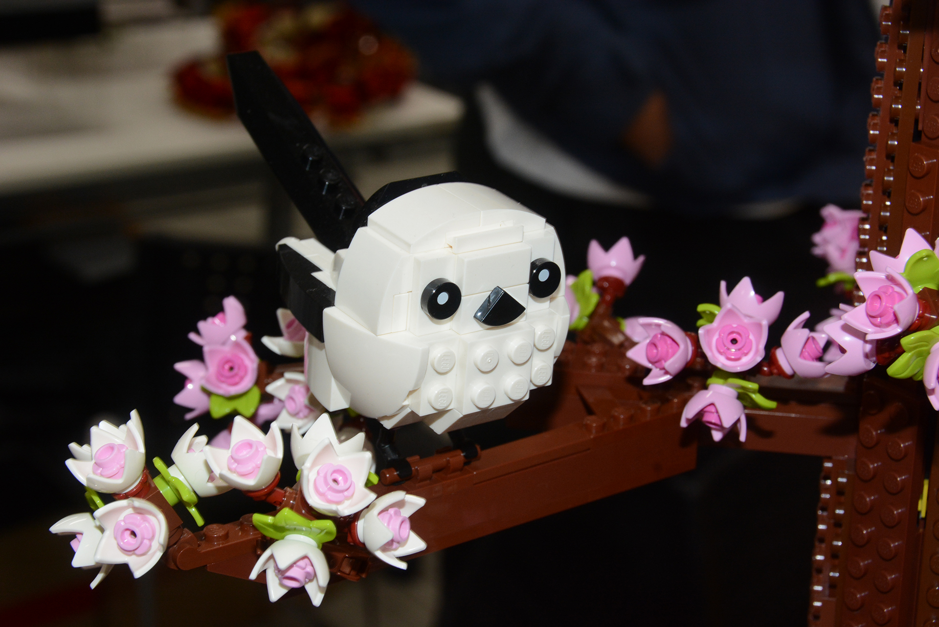 美しい木と、鳥のジオラマ