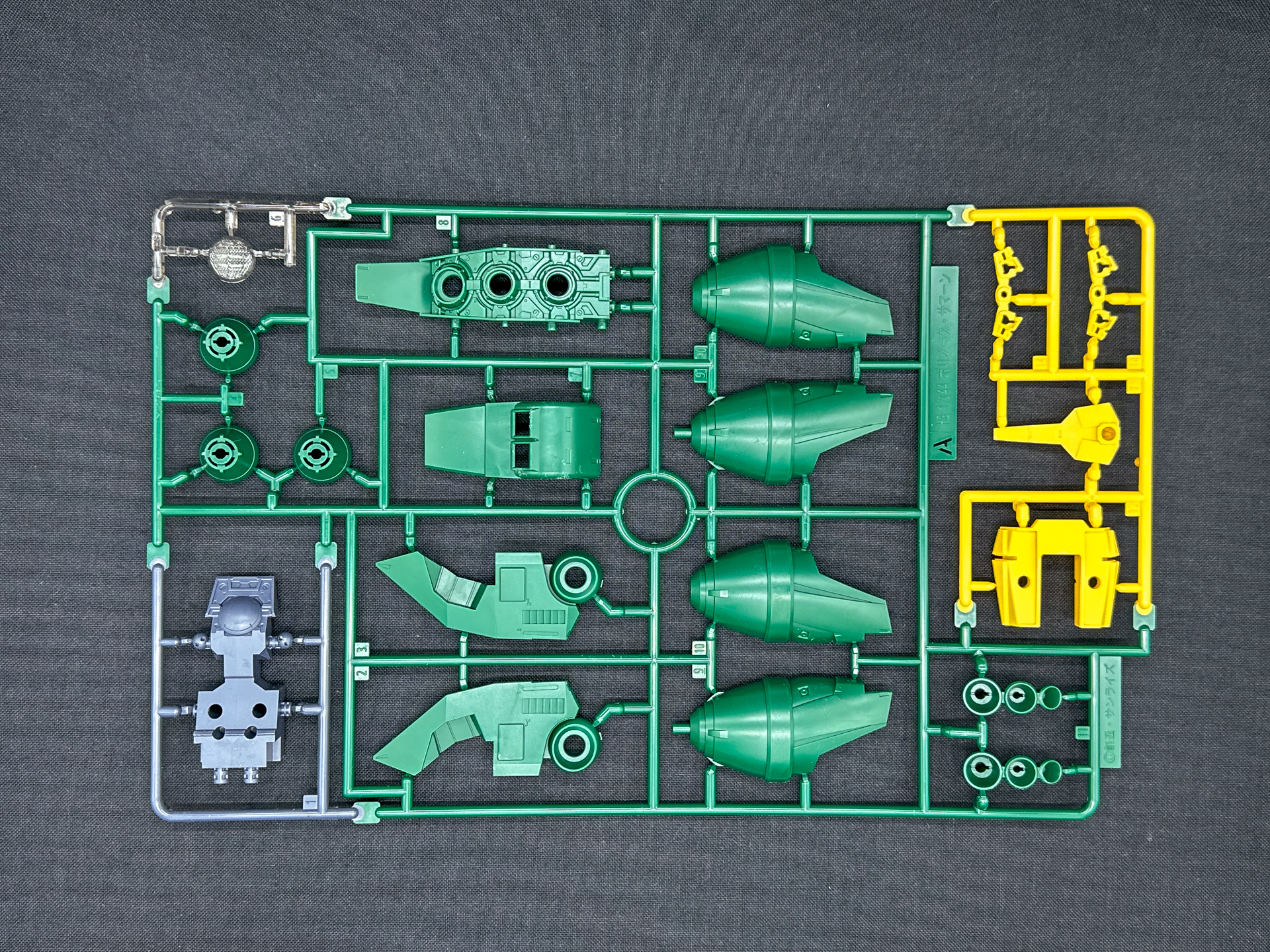 Aランナーは多色成形のランナーとなっています。