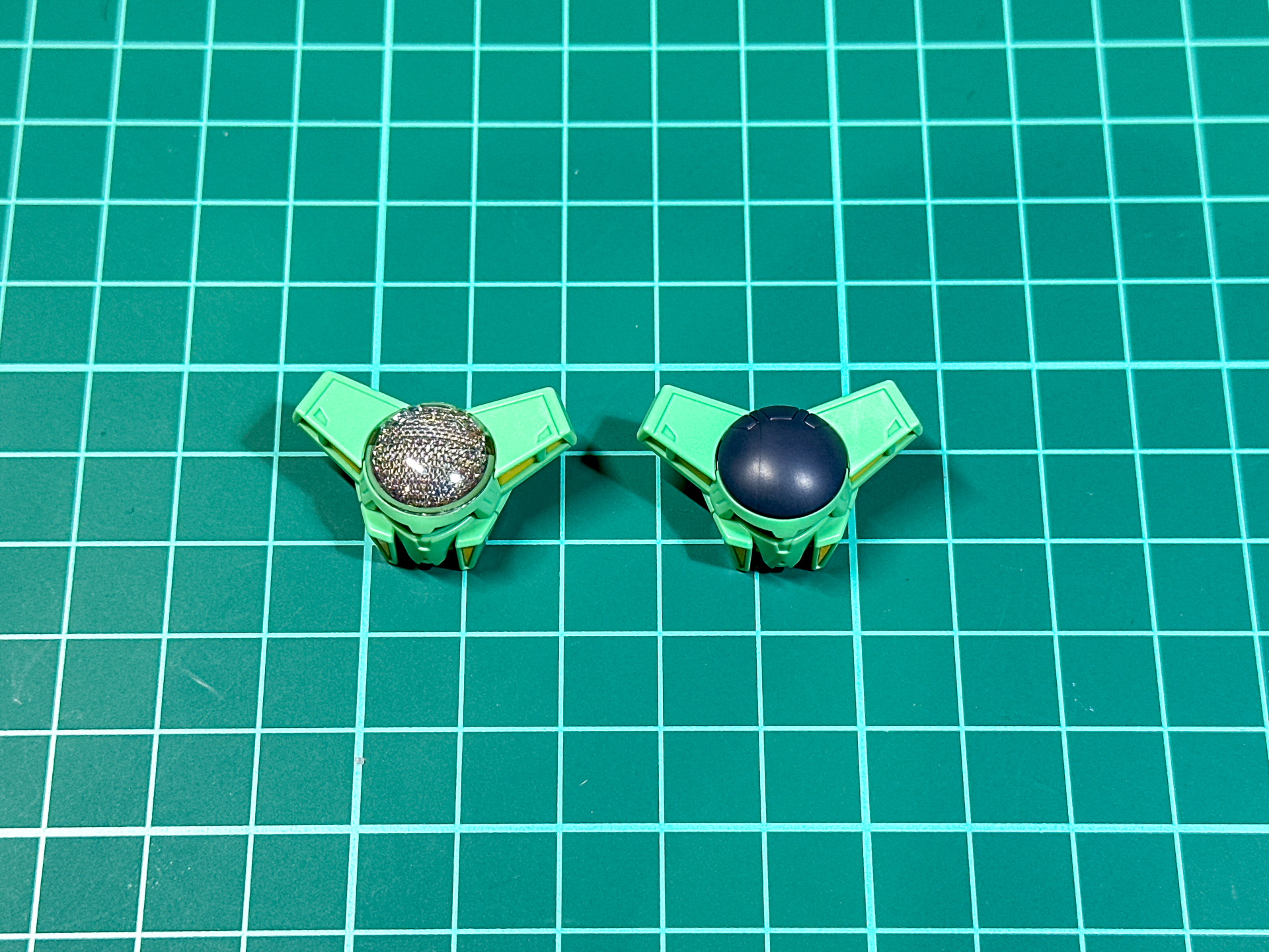 レドーム発光状態の有無は頭部の交換で再現します。