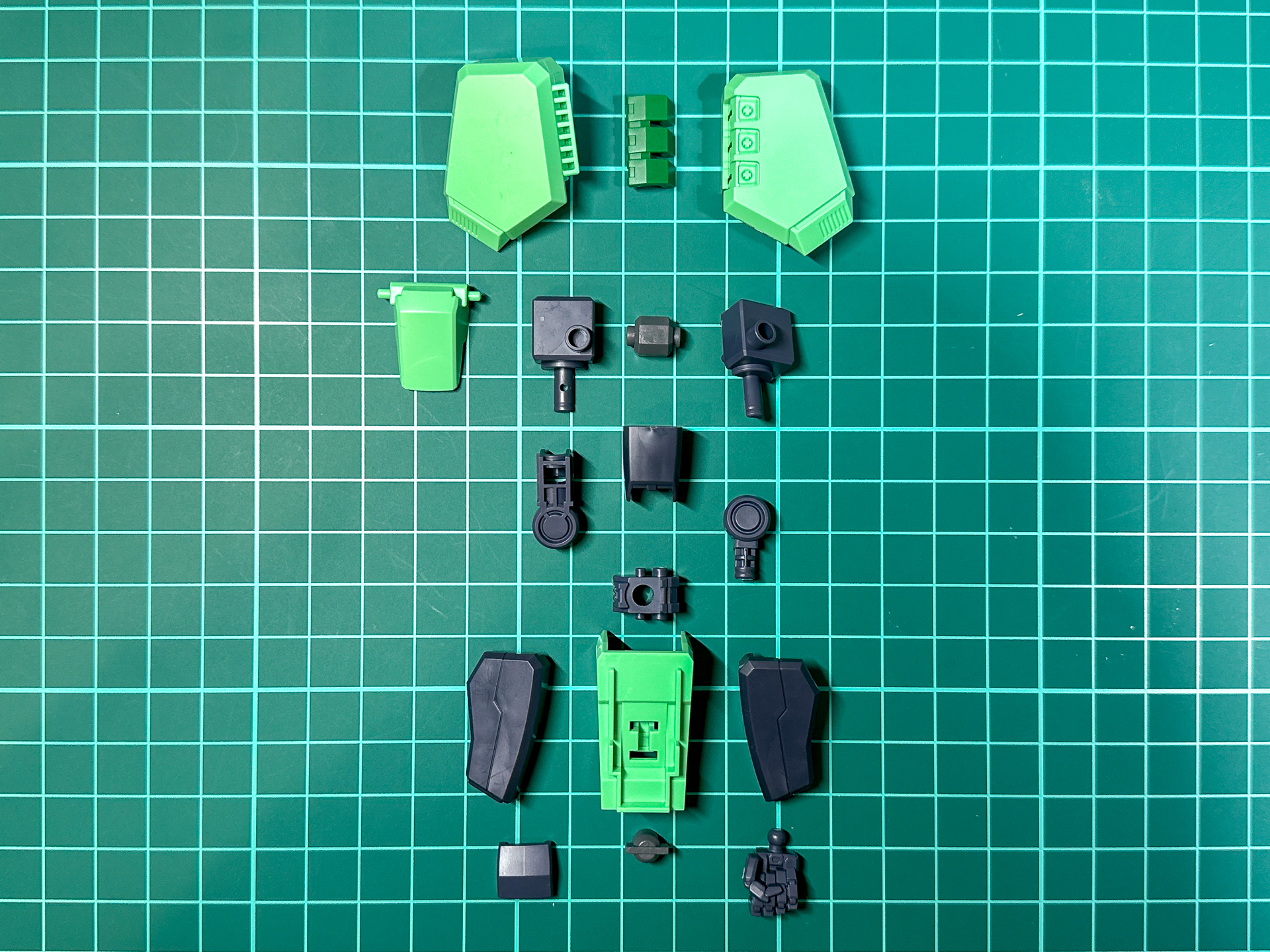 右腕部は全17パーツにて構成されています。