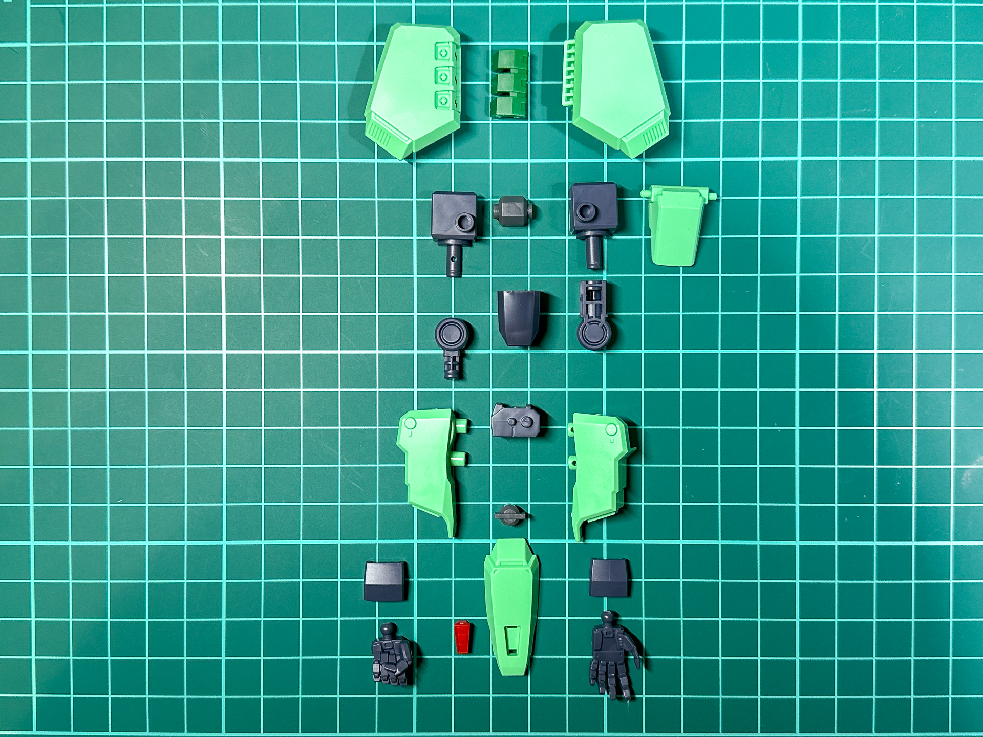 左腕部は交換用手首パーツを含め20パーツにて構成されています。