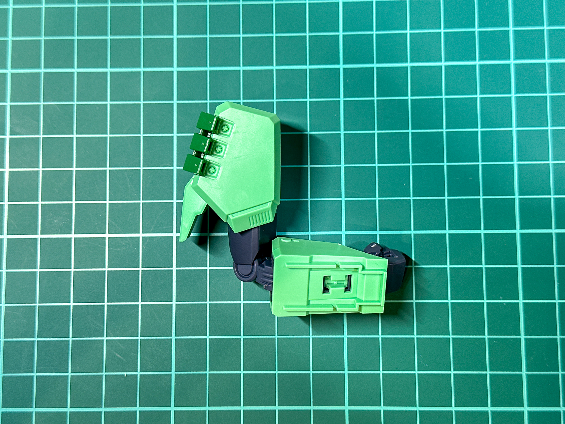 肘関節の可動は2軸にて可動します。