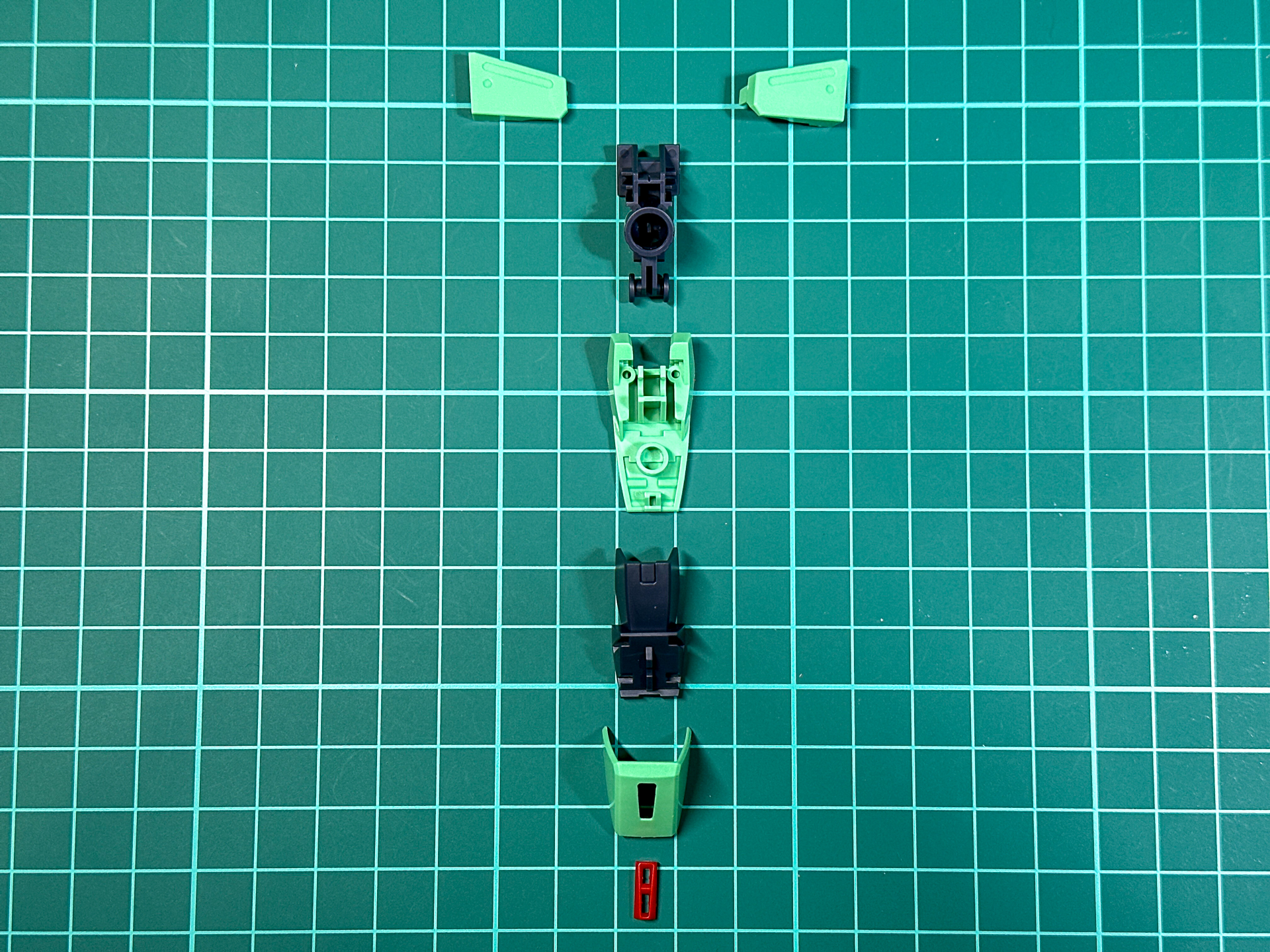 足部は全7パーツにて構成されています。