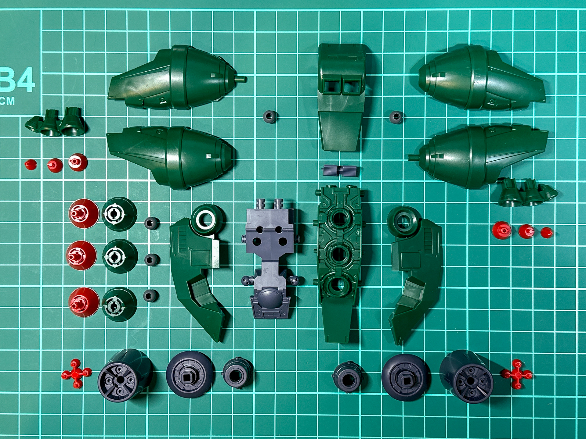 バックパックは全33パーツにて構成されています。