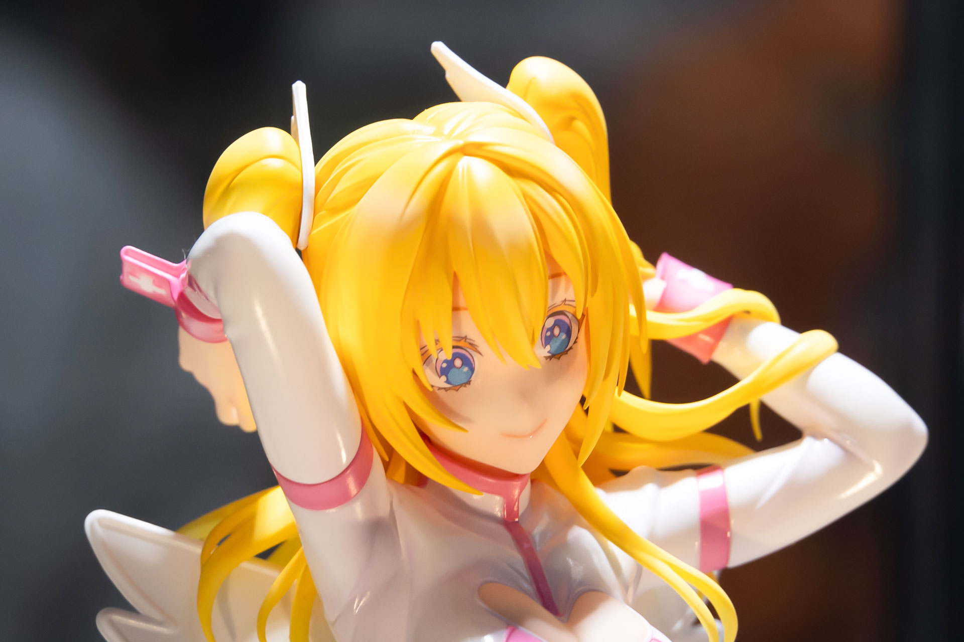 髪をまとめているアクセサリーなどもしっかりと再現されている