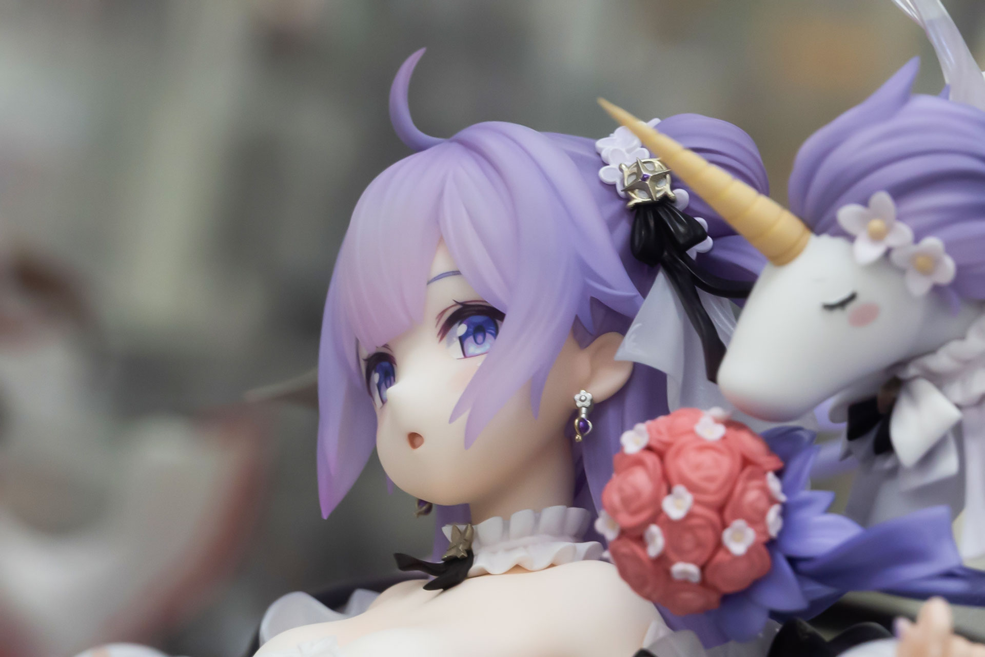 アホ毛の飛び出し方も元の絵と同じだ