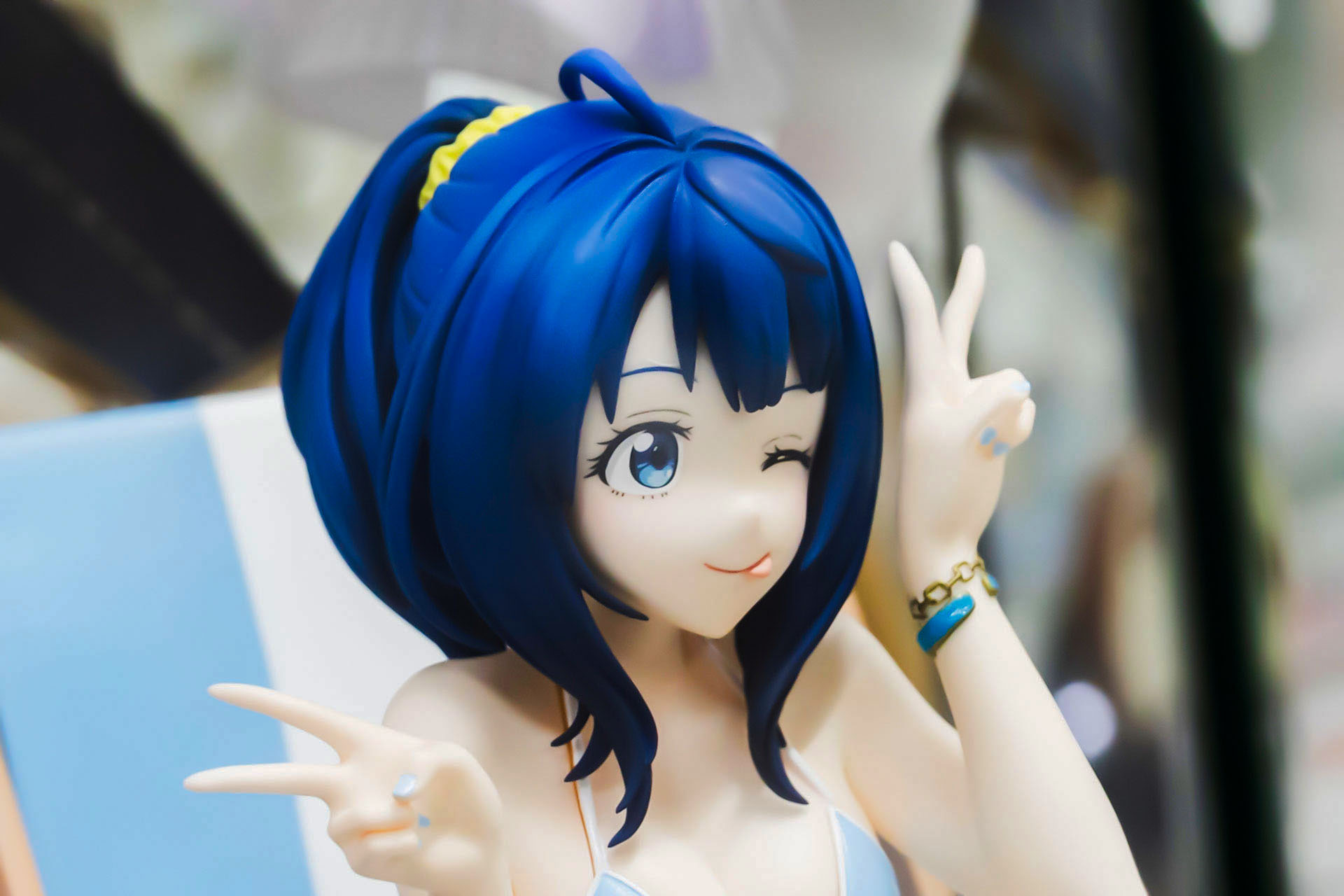 よく見るとかなりひょうきんなポーズだ