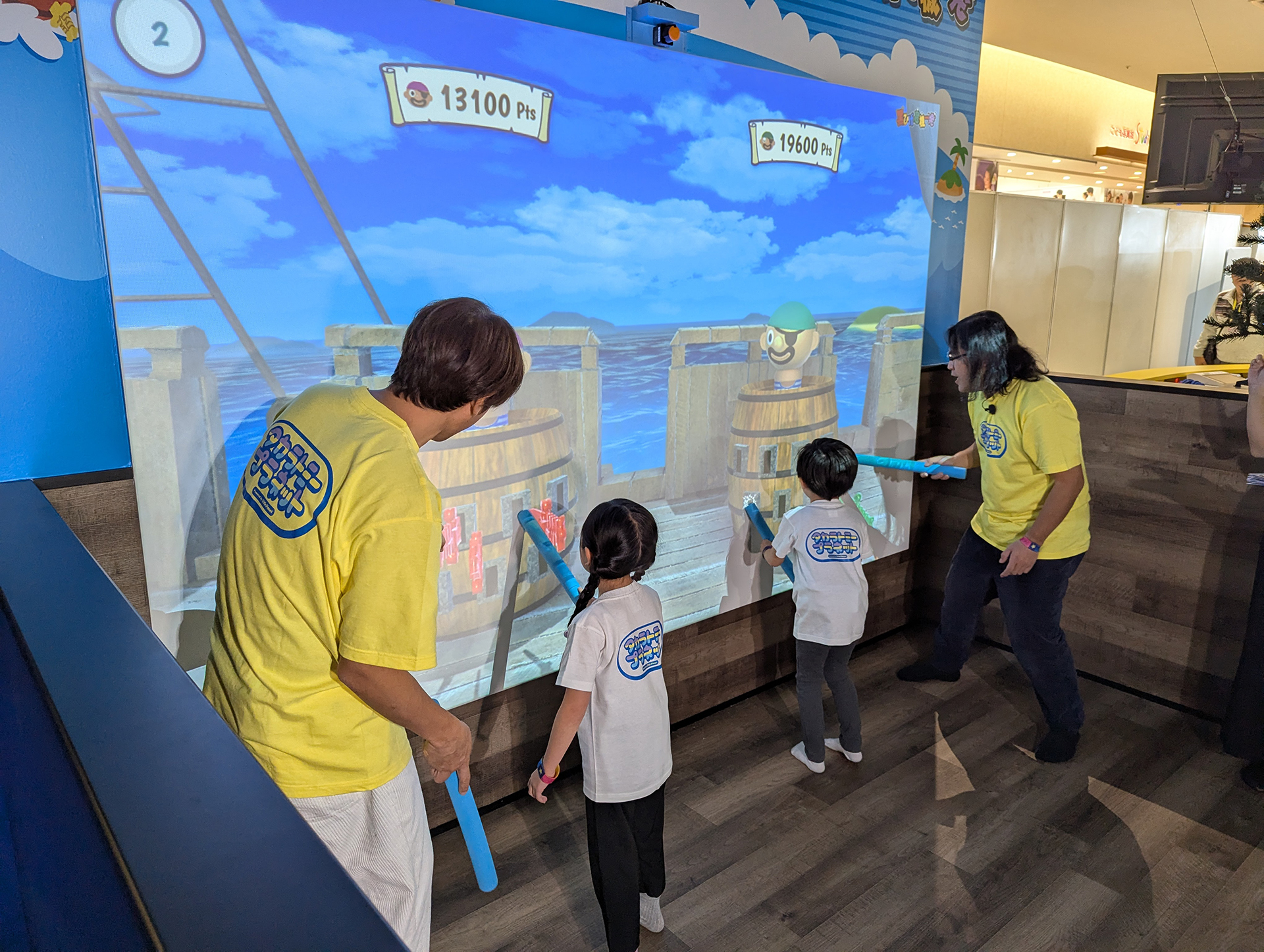 「無限黒ひげ危機一髪」では2人の子供たちと一緒にチーム戦を楽しんだが、結果は中岡氏と男の子のコンビが勝利！