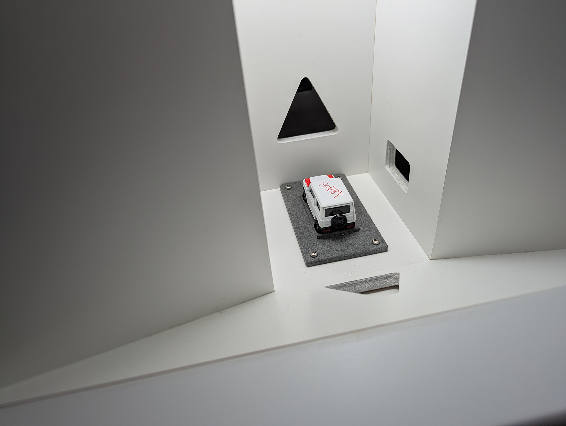 登録時にはシャリングが必要。車の向きなどにも注意が必要だが、この辺りは現場のスタッフに声を掛けるのがいいだろう