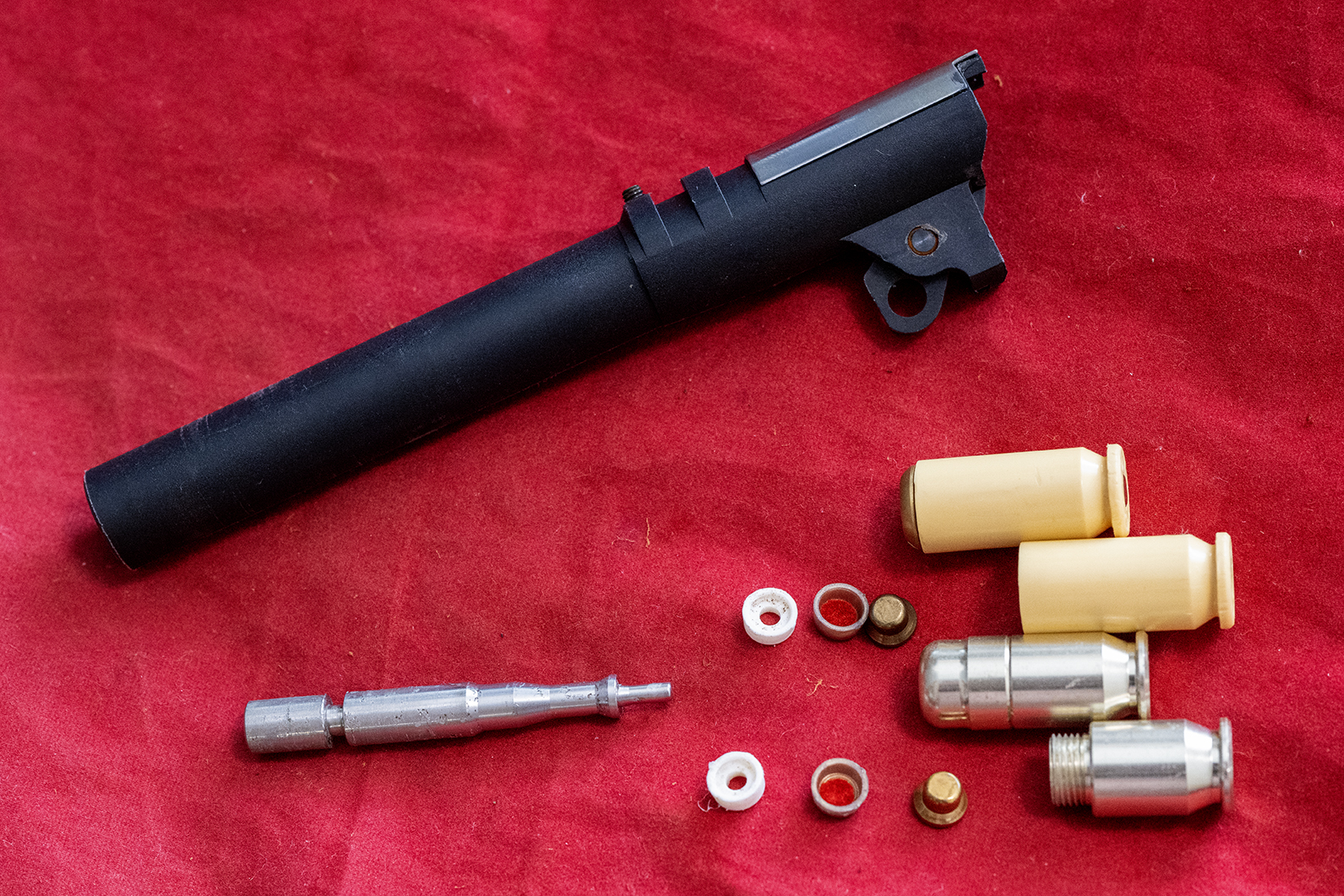  Easy-CP用デトネーターは独特の形状をしている。先端が火薬を発火させるパーツとなる