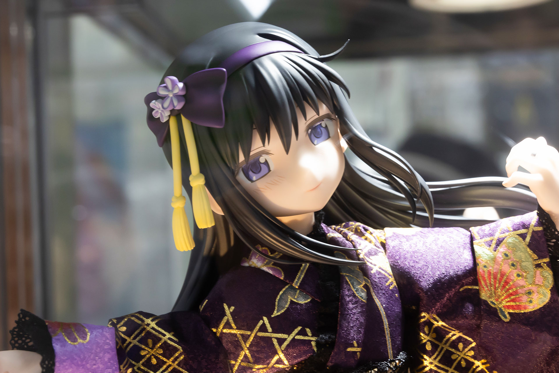黒髪に振り袖姿がよく似合う