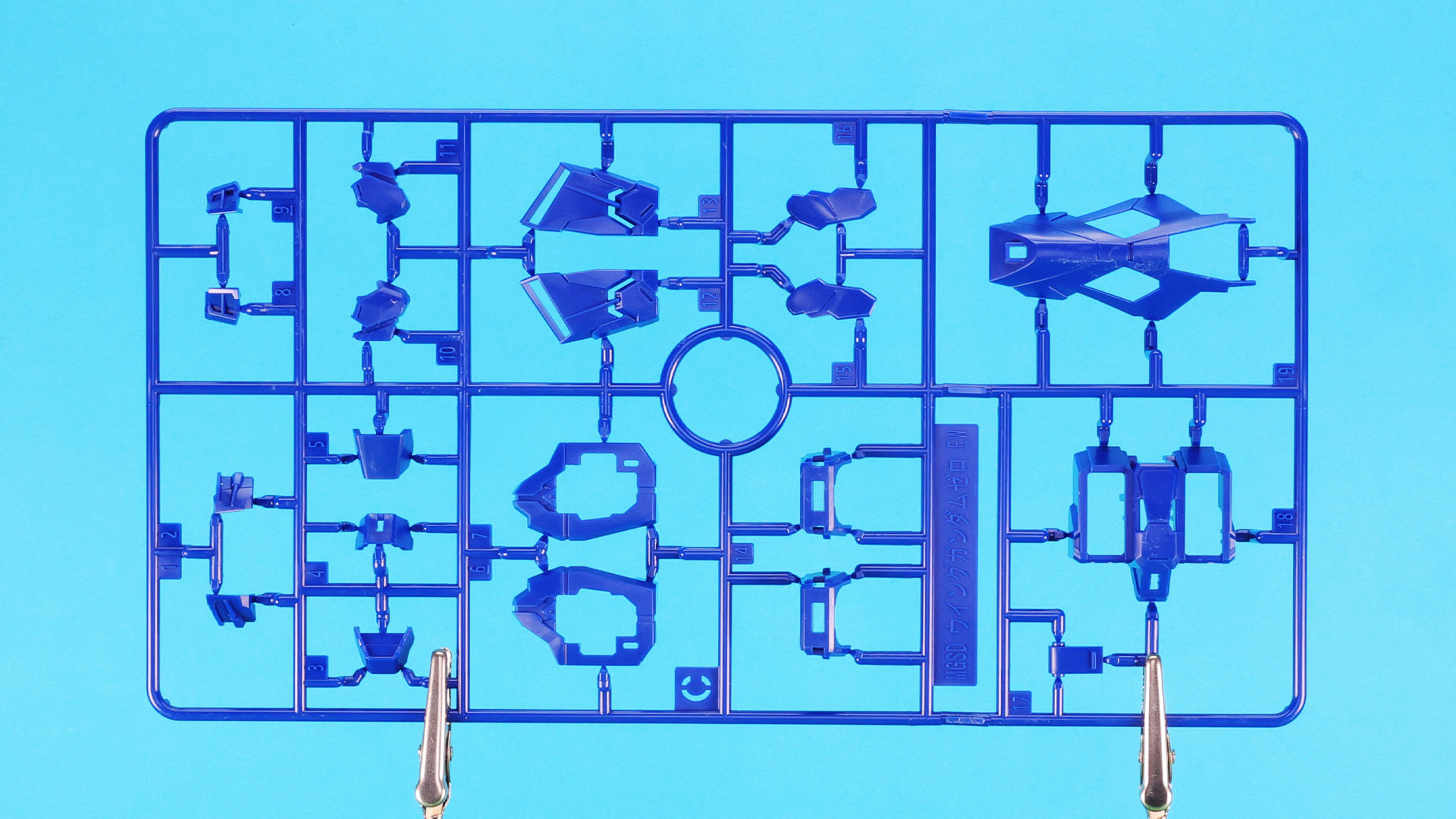 C:各部のカラー加飾部の装甲類