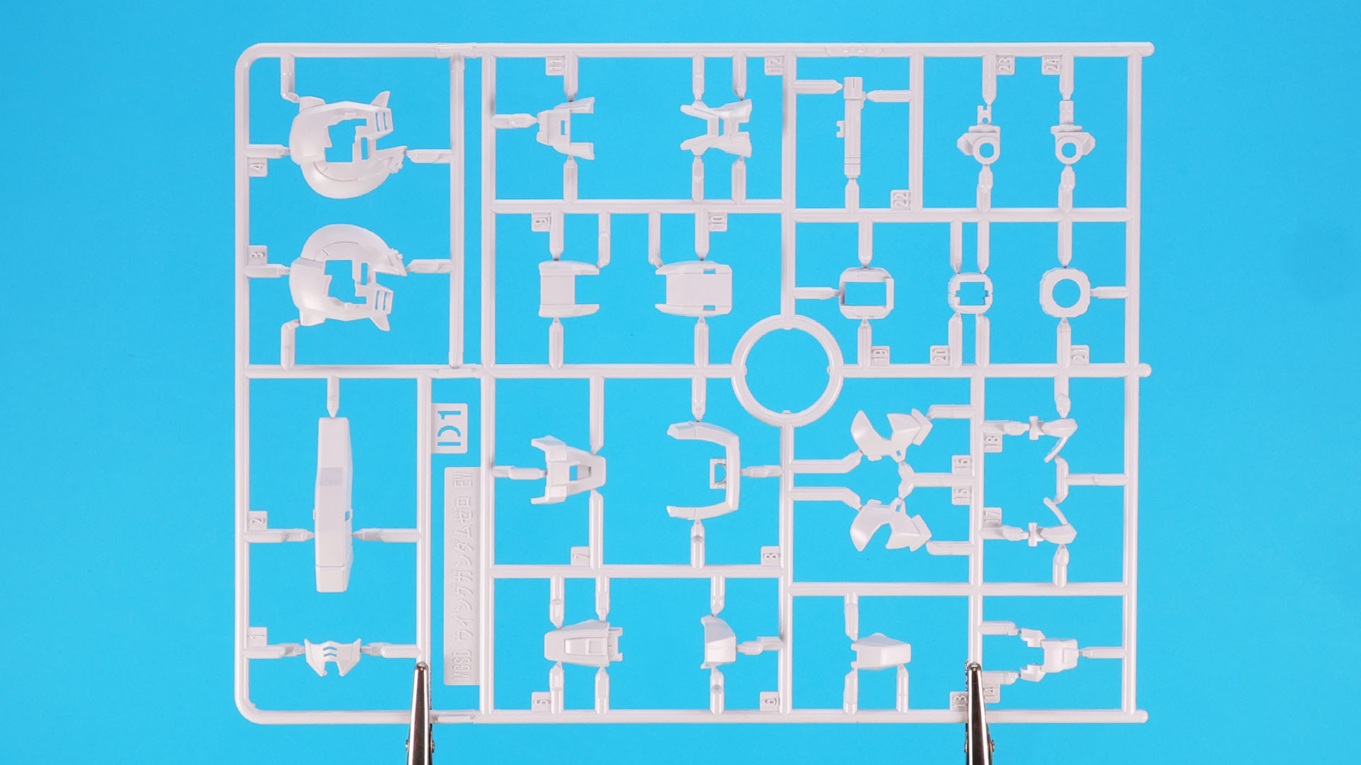 D1:頭部と腕部、脚部の装甲類