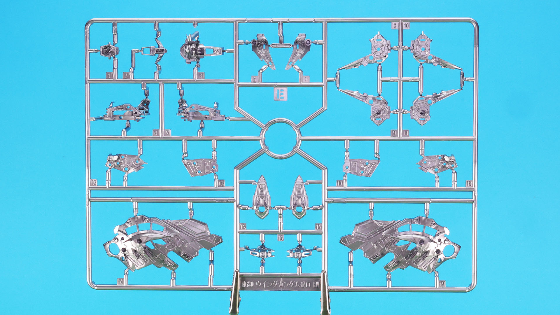 E:シルバーのメカフレーム類