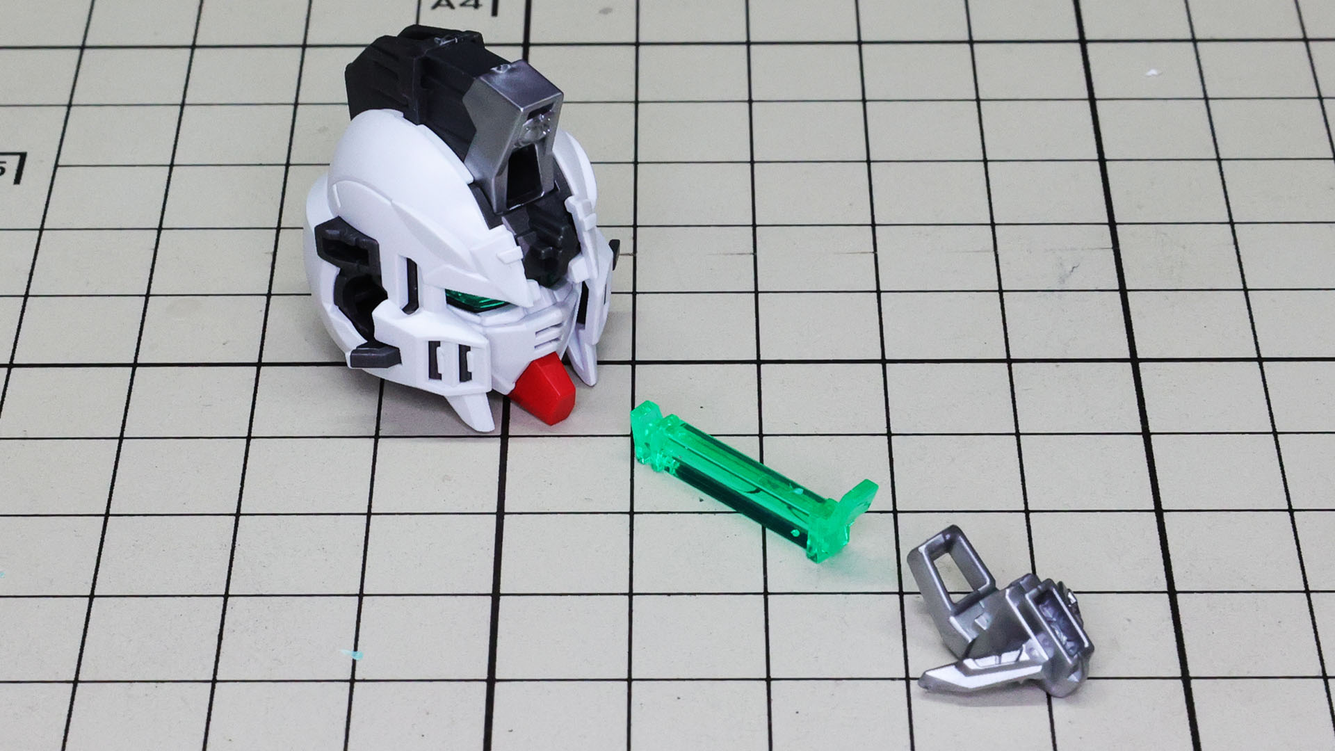 頭頂部センサーもクリアーパーツです